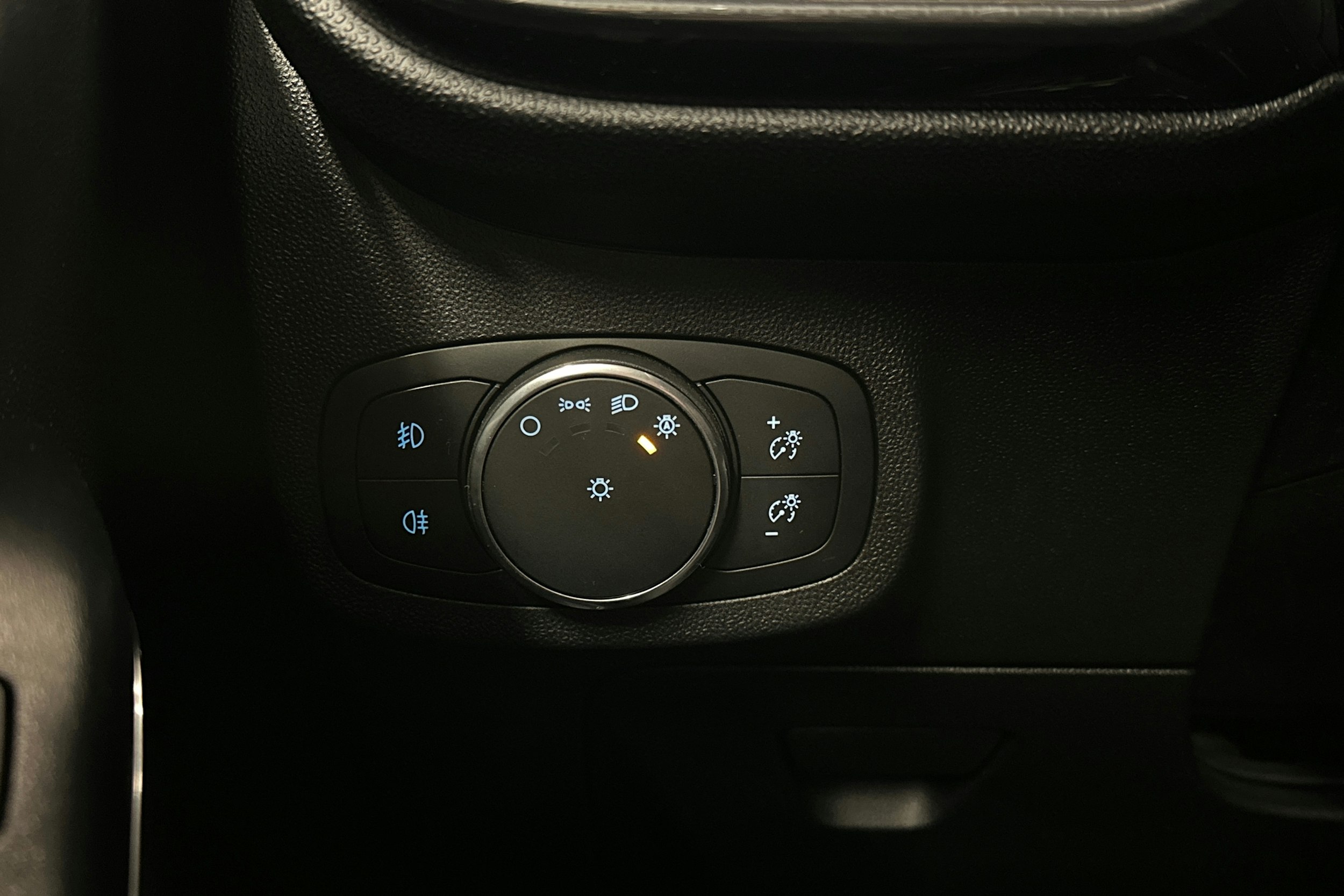 keltainen Ford Fiesta 2019 kuva 19.