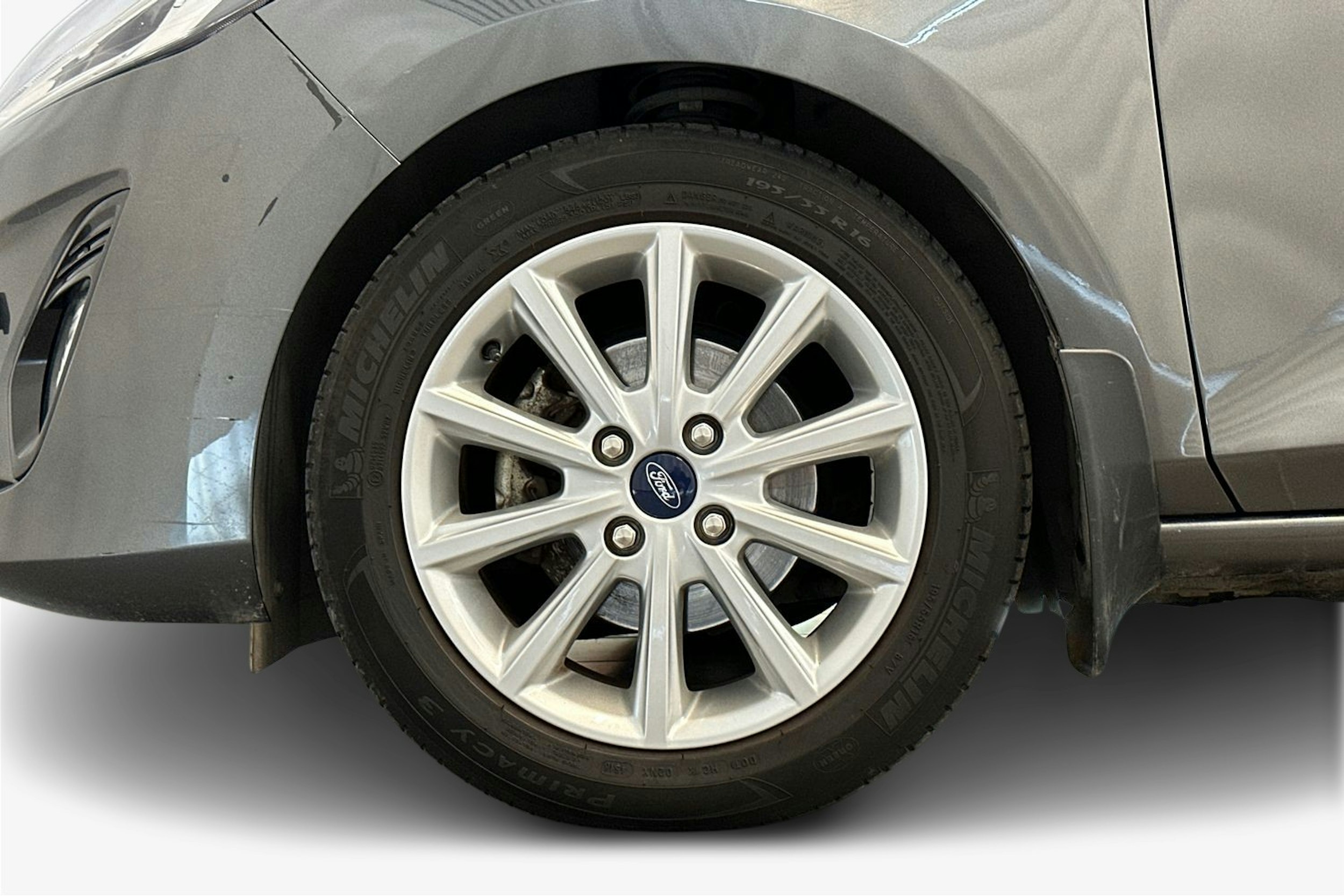 harmaa Ford Fiesta 2019 kuva 9.