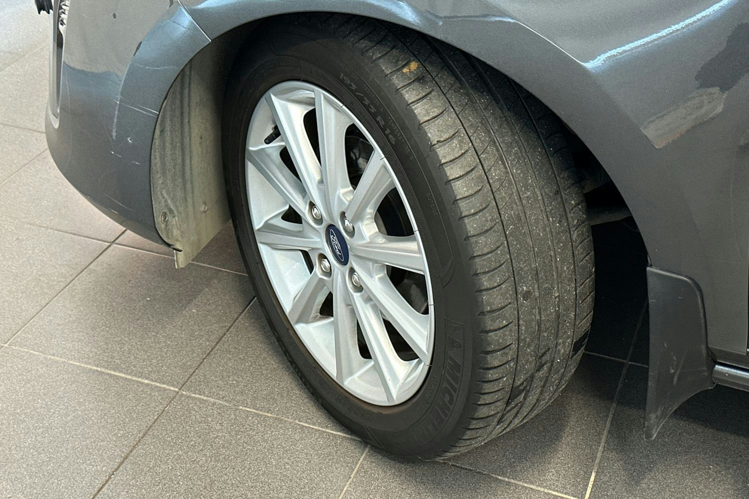 harmaa Ford Fiesta 2019 kuva 10.