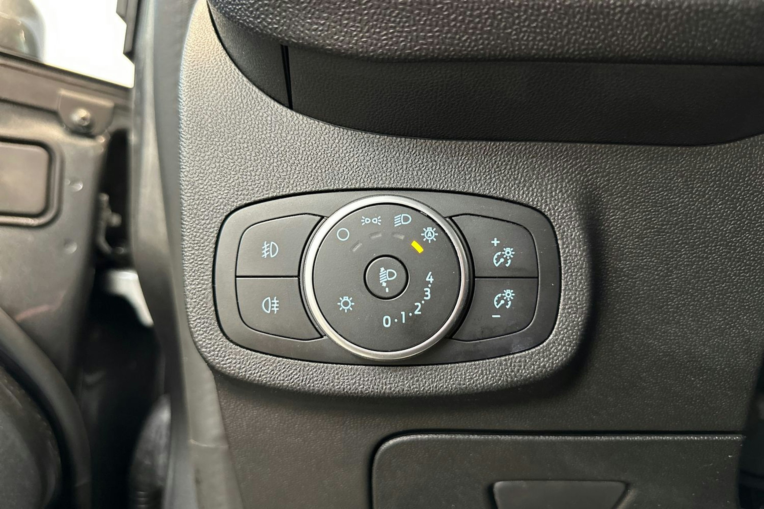 harmaa Ford Fiesta 2019 kuva 15.