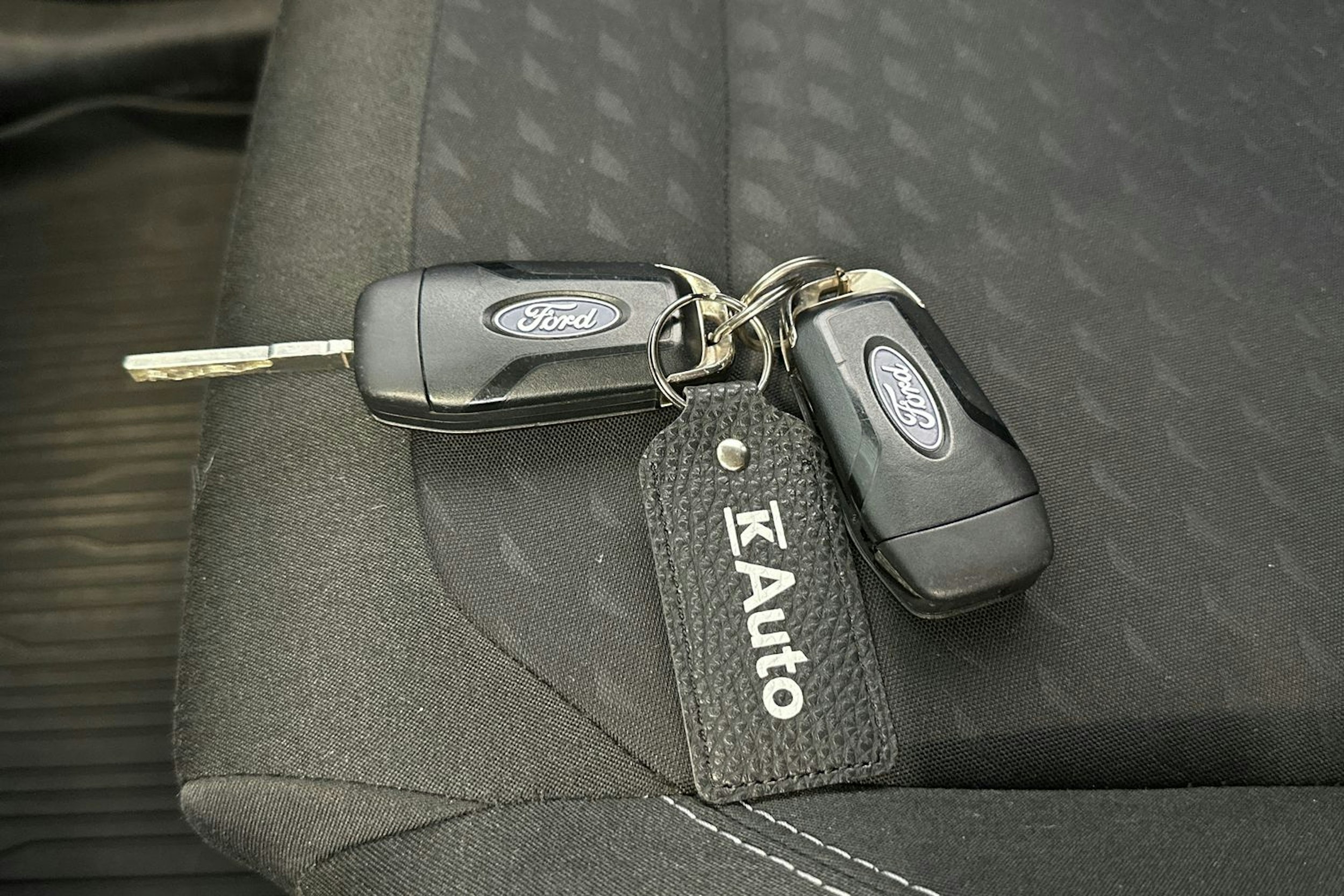 harmaa Ford Fiesta 2019 kuva 24.