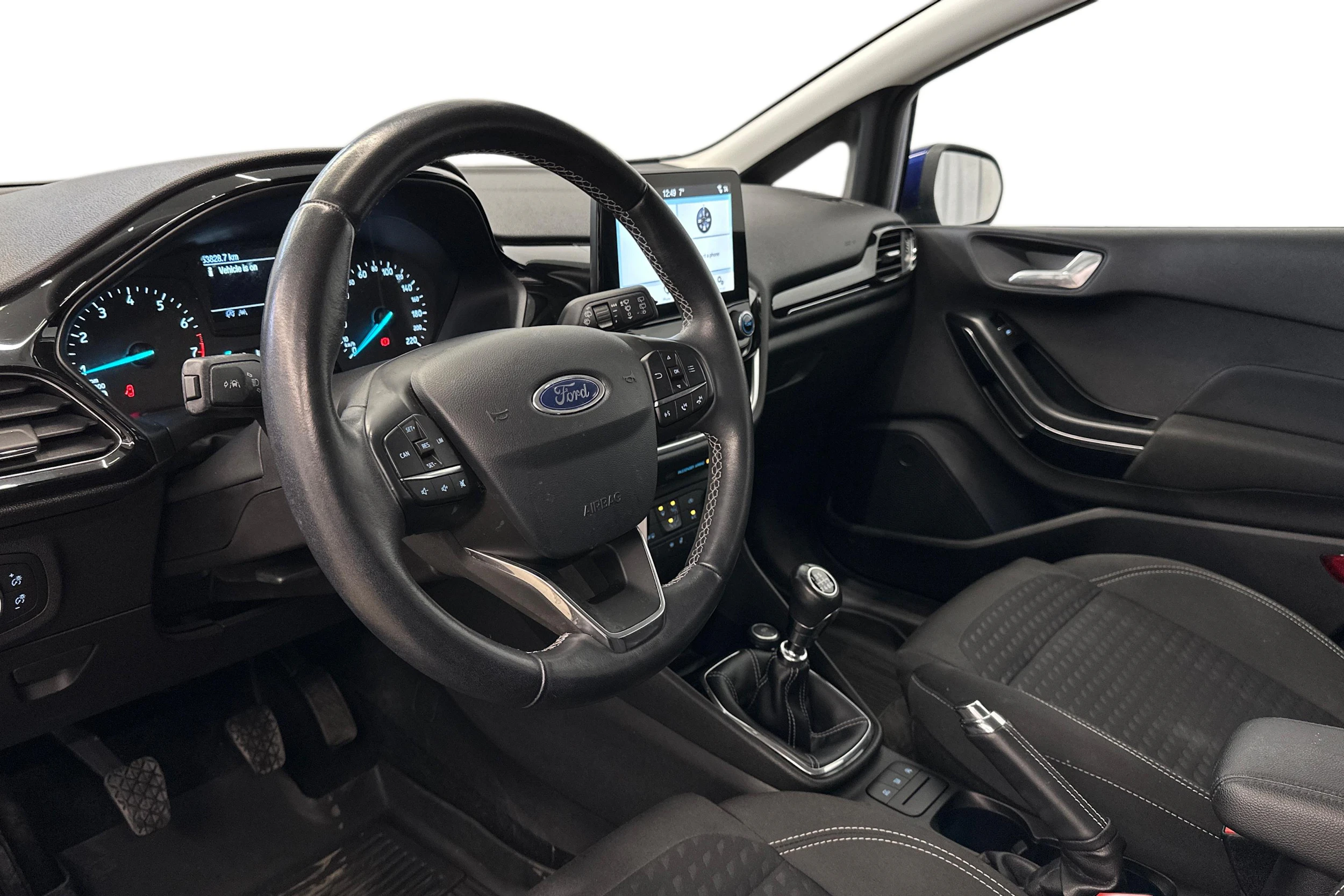 sininen metalliväri Ford Fiesta 2019 kuva 8.