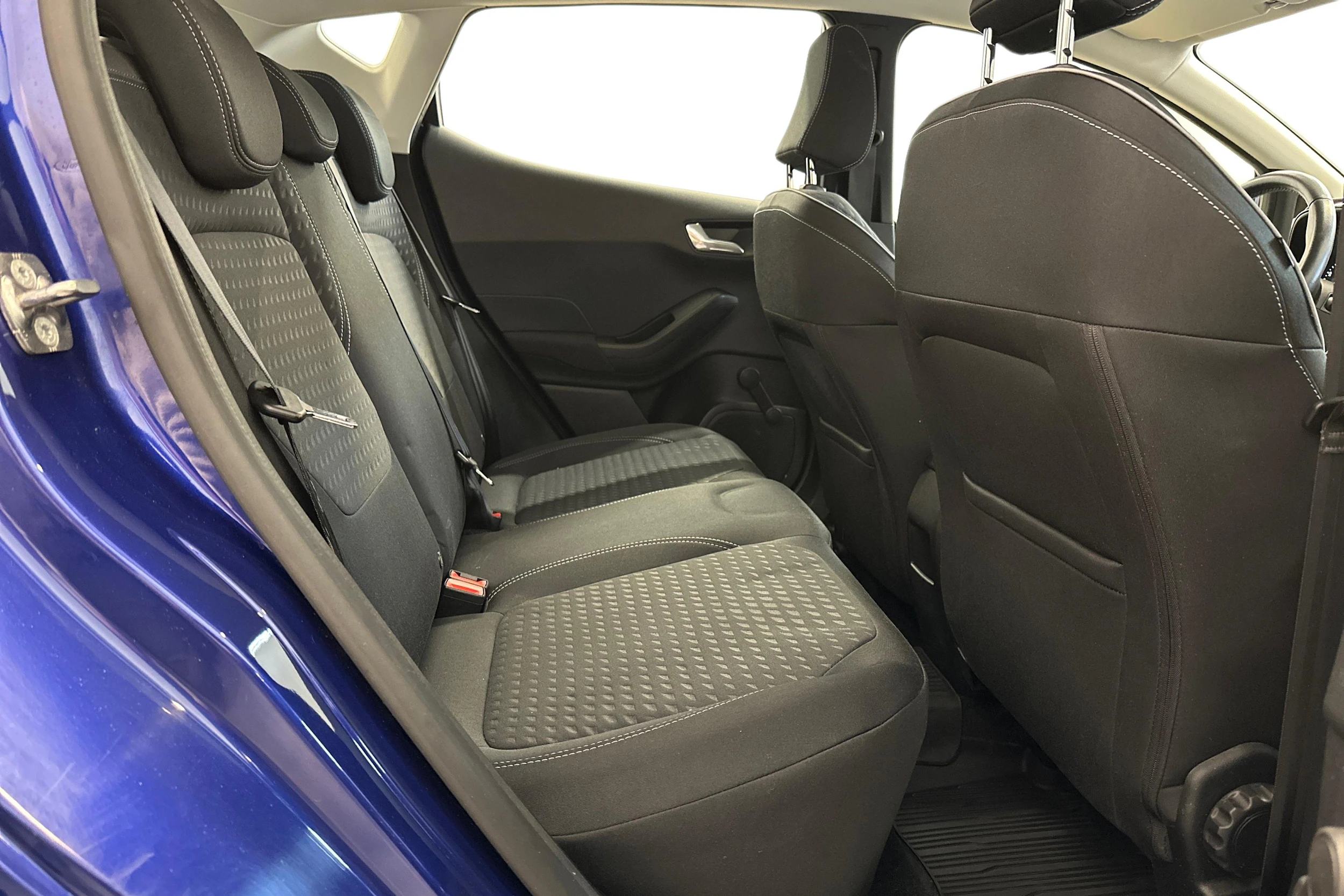 sininen metalliväri Ford Fiesta 2019 kuva 12.