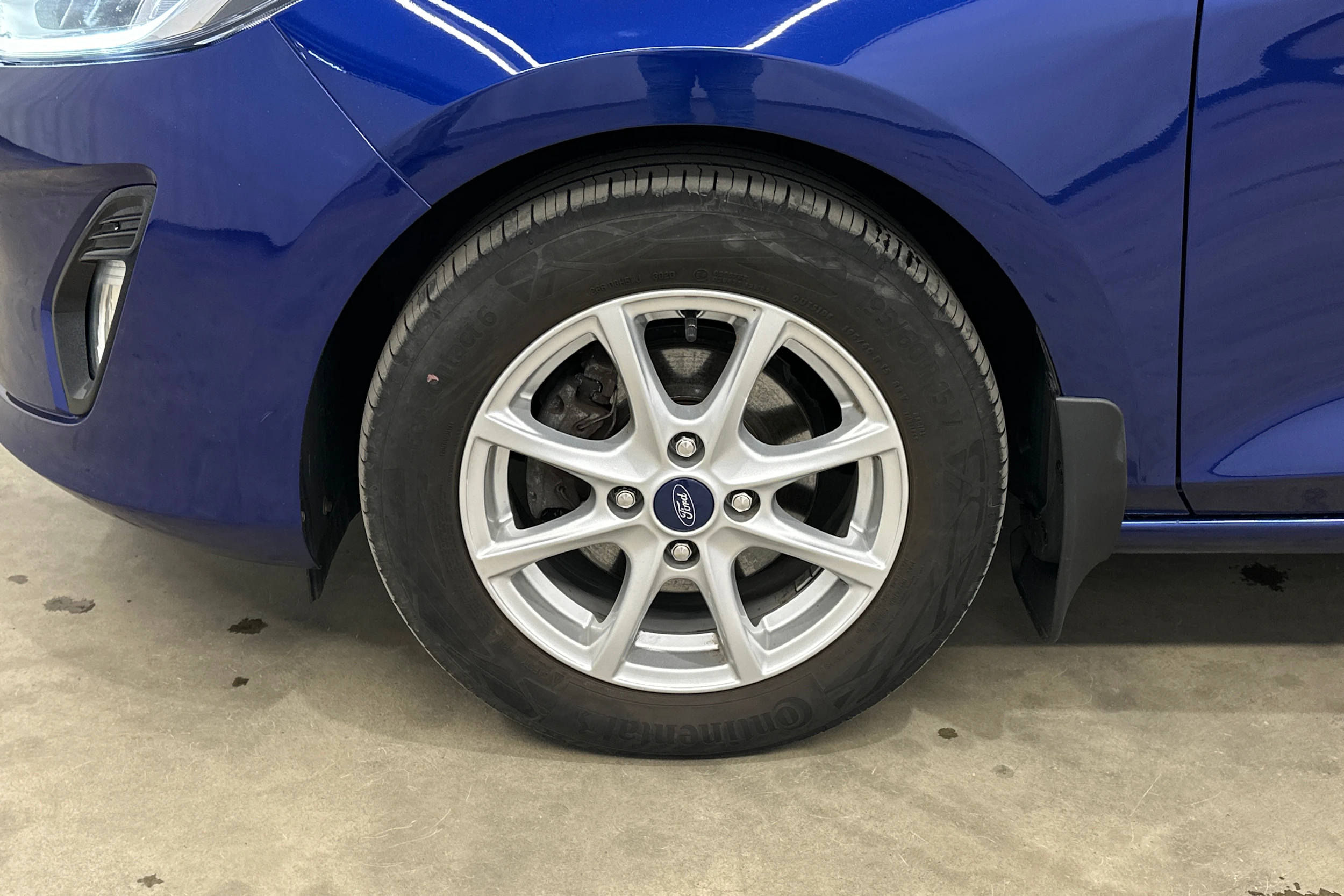 sininen metalliväri Ford Fiesta 2019 kuva 15.