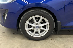 sininen metalliväri Ford Fiesta 2019 kuva 15.