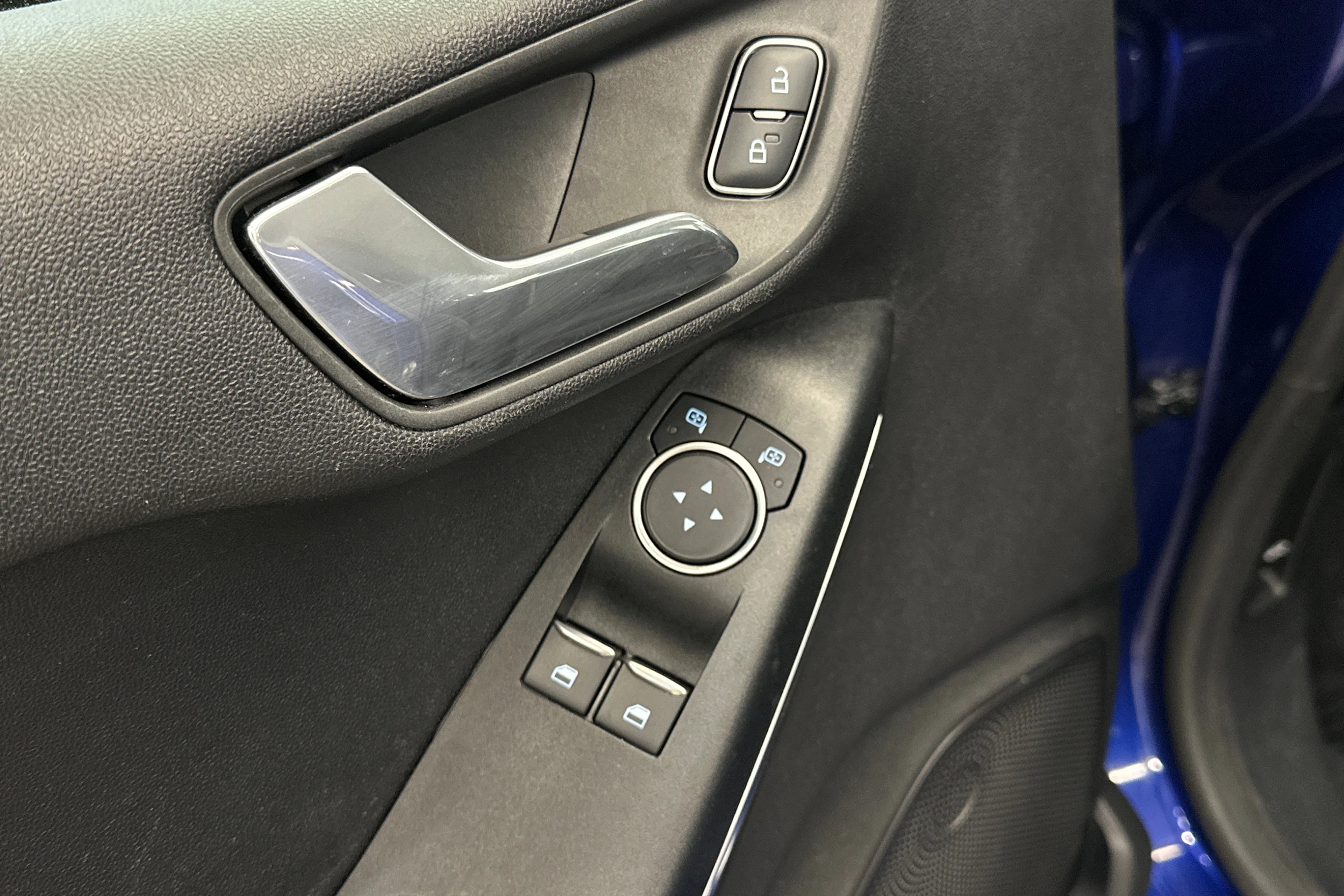 sininen metalliväri Ford Fiesta 2019 kuva 18.