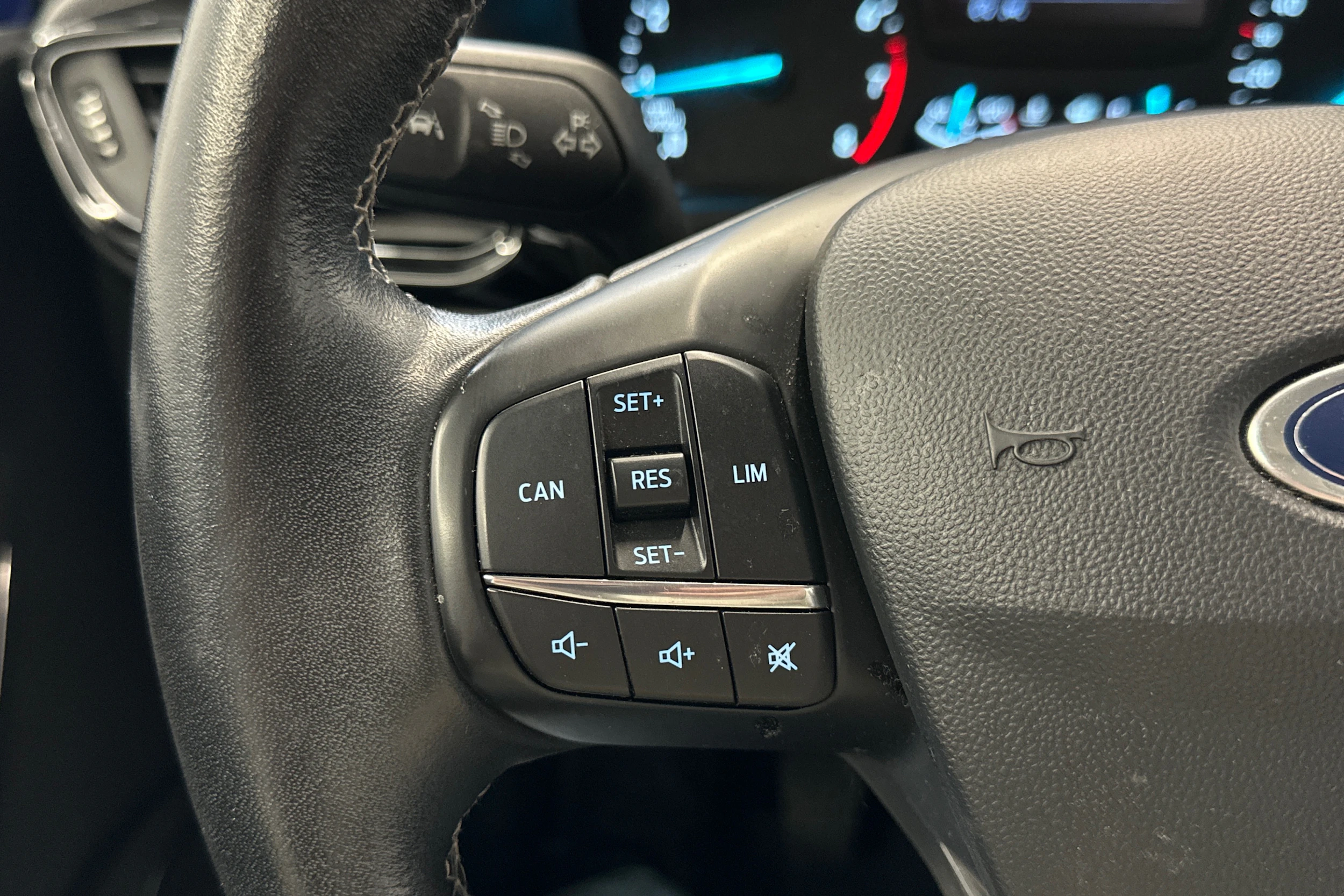 sininen metalliväri Ford Fiesta 2019 kuva 20.
