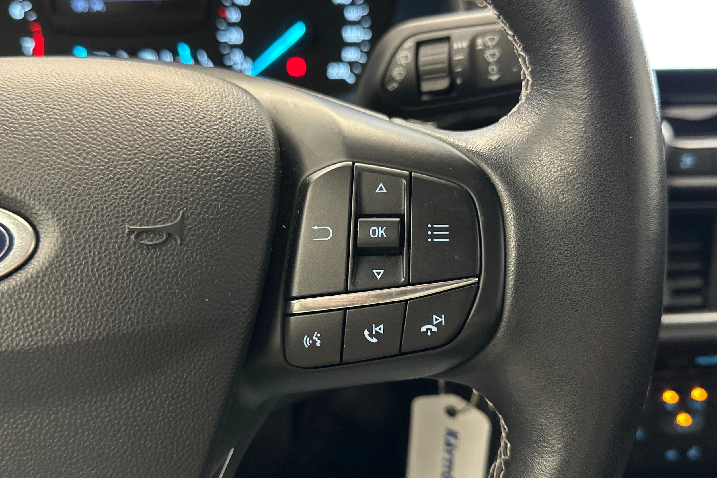 sininen metalliväri Ford Fiesta 2019 kuva 21.