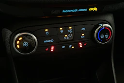sininen metalliväri Ford Fiesta 2019 kuva 26.