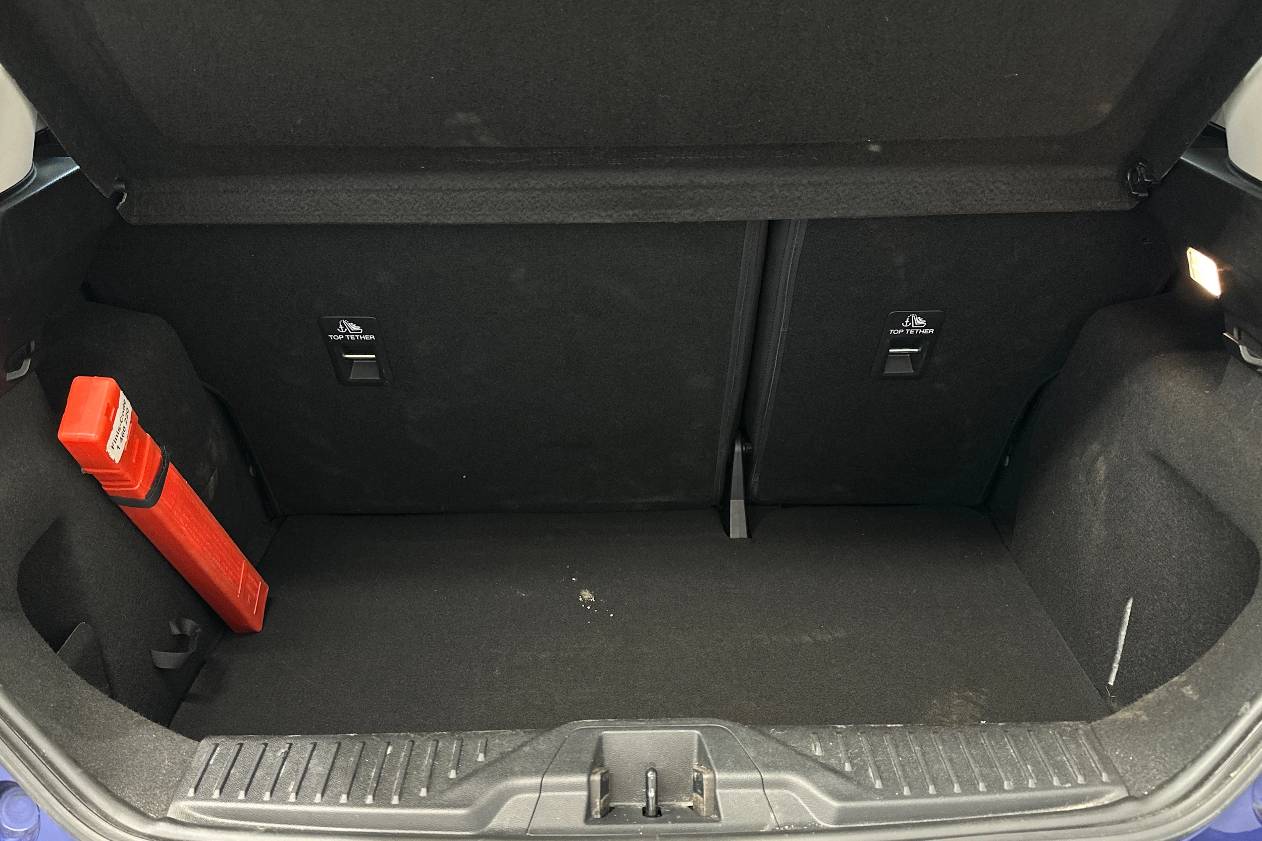 sininen metalliväri Ford Fiesta 2019 kuva 29.