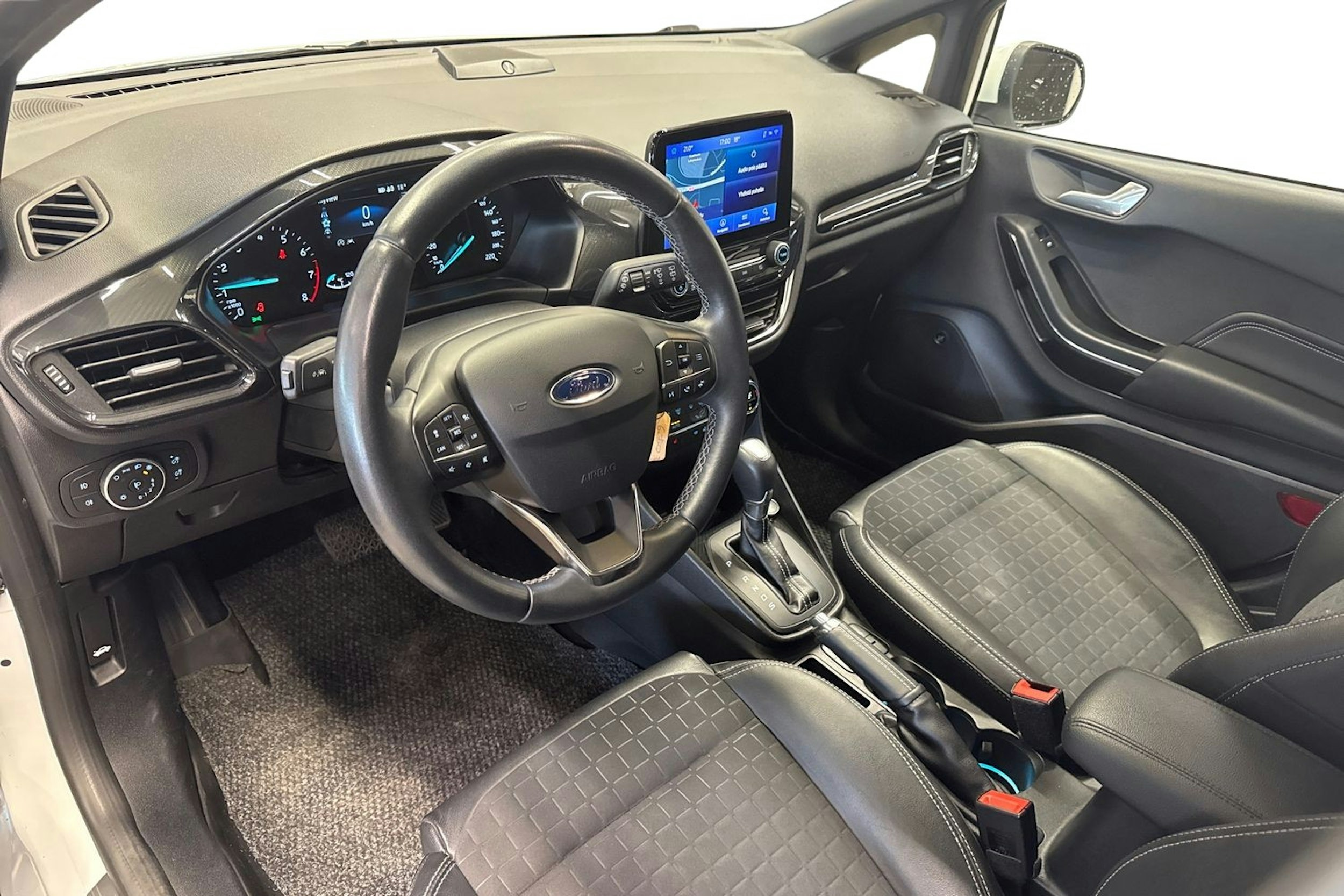 valkoinen Ford Fiesta 2019 kuva 7.