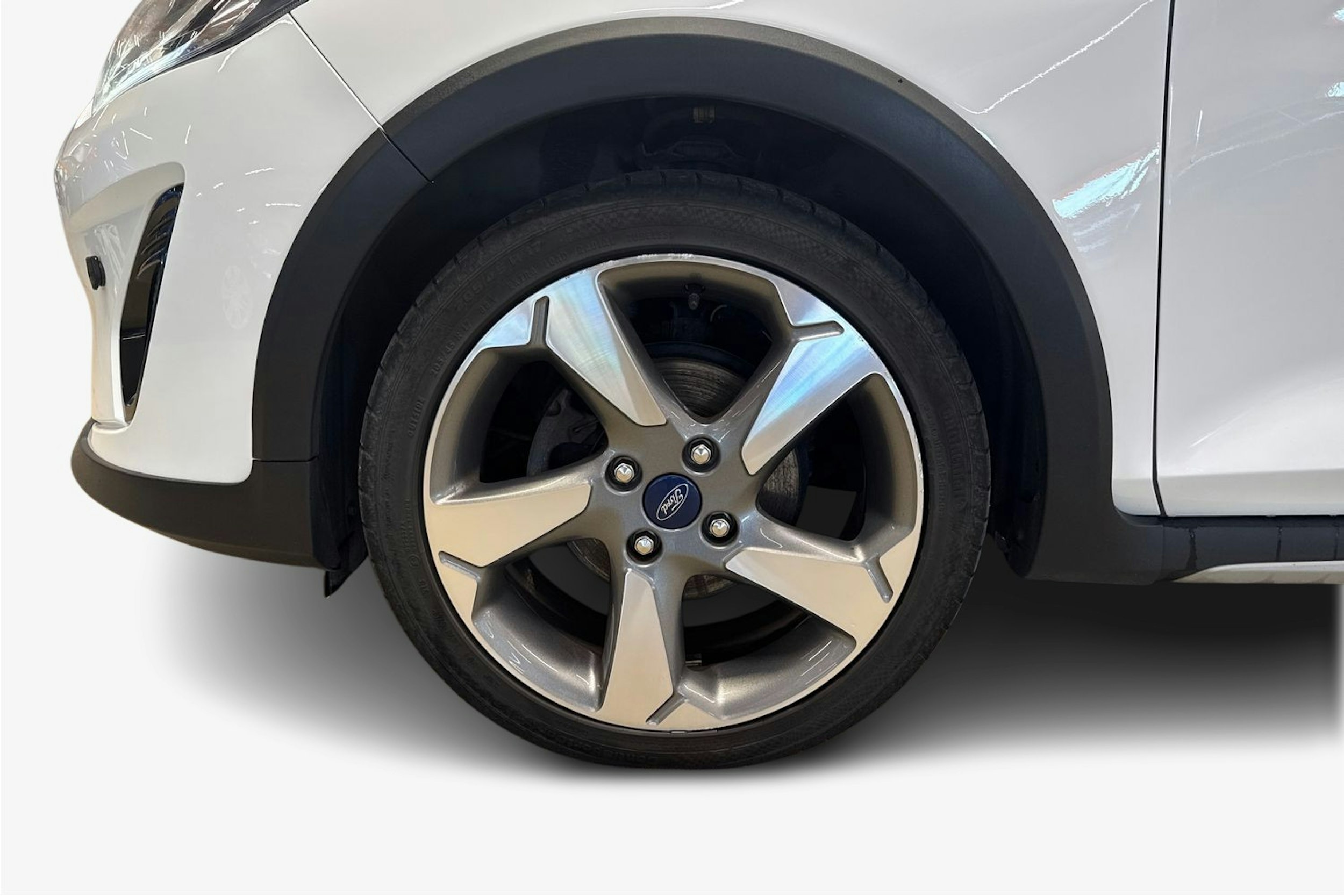 valkoinen Ford Fiesta 2019 kuva 11.