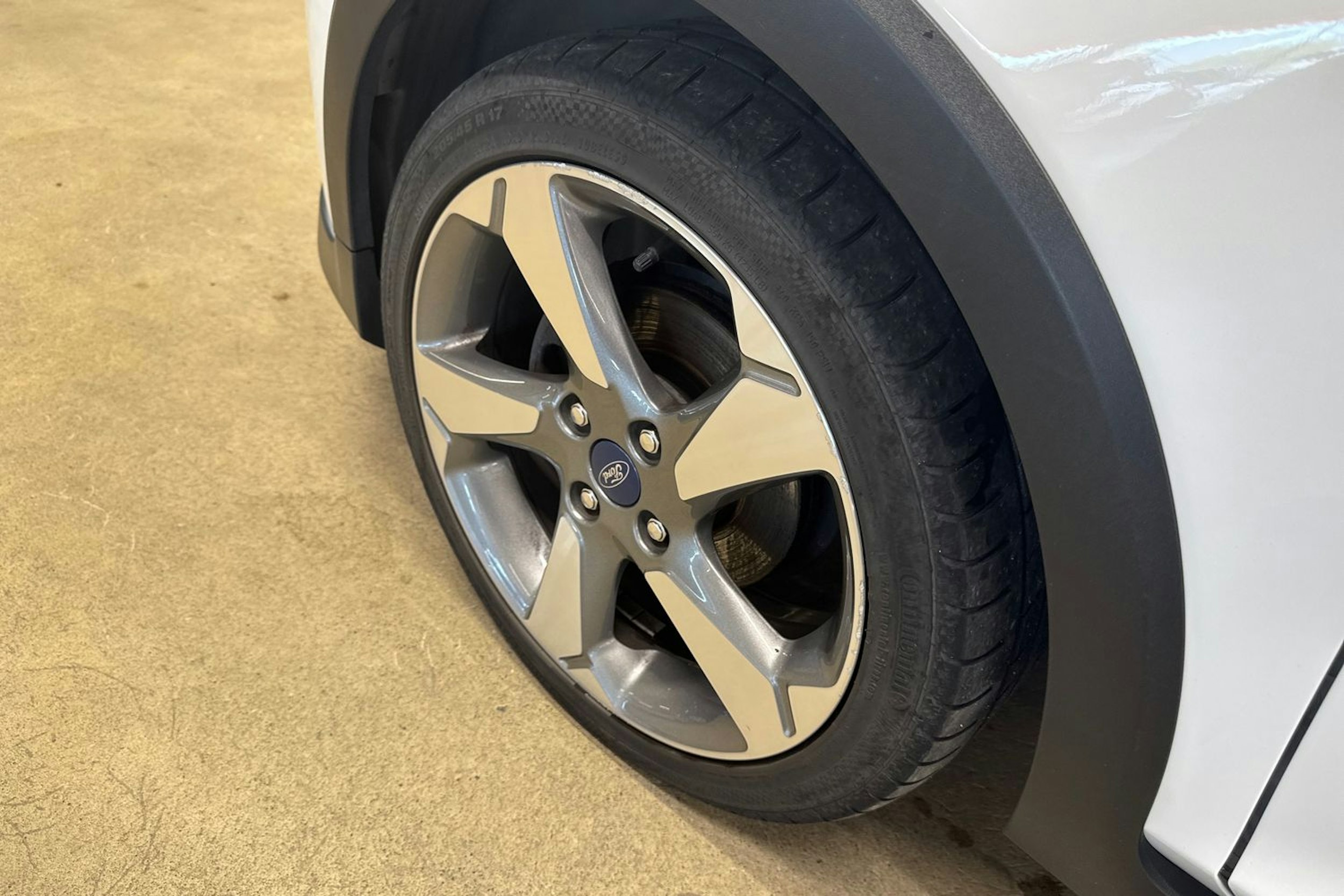 valkoinen Ford Fiesta 2019 kuva 13.