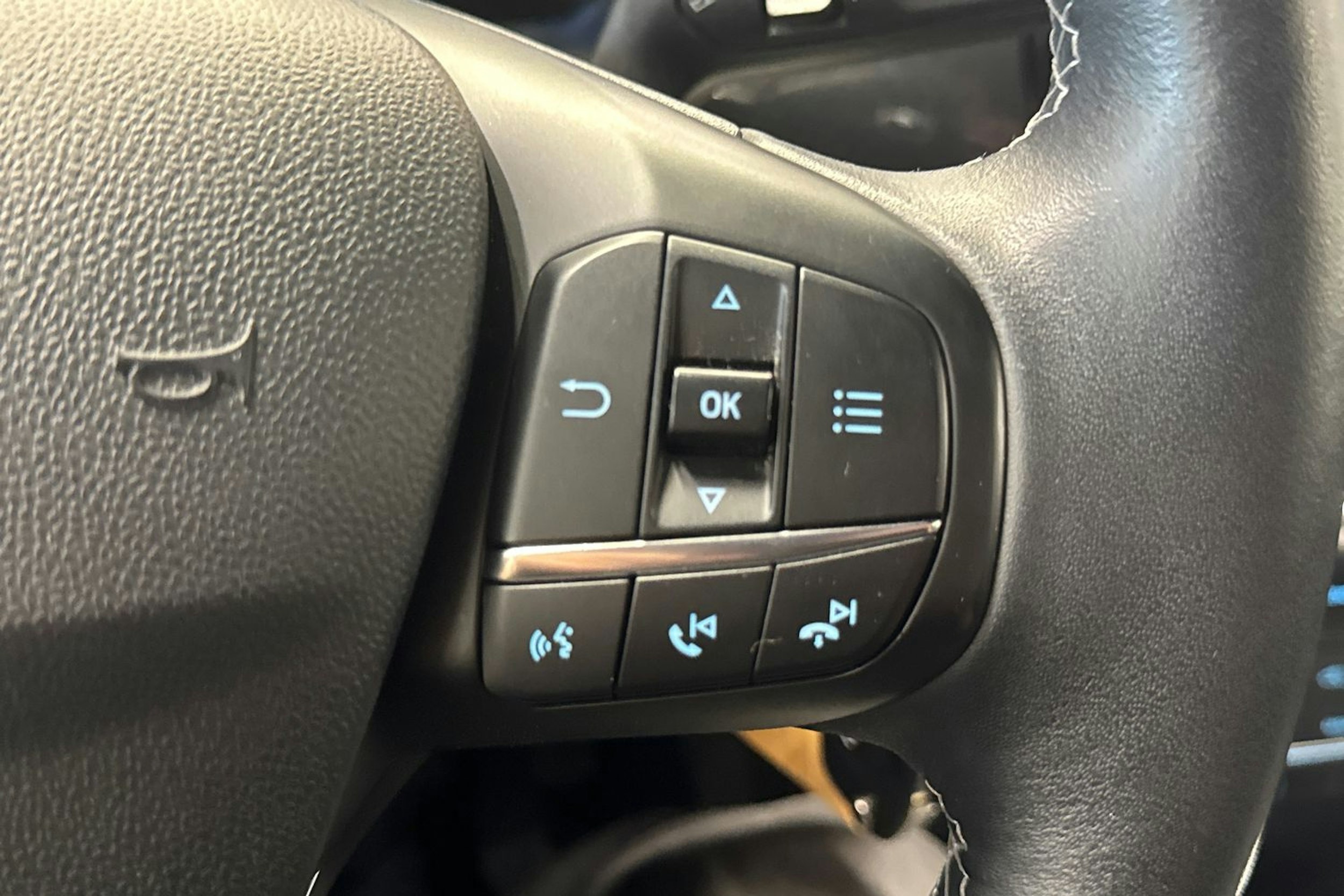 valkoinen Ford Fiesta 2019 kuva 17.