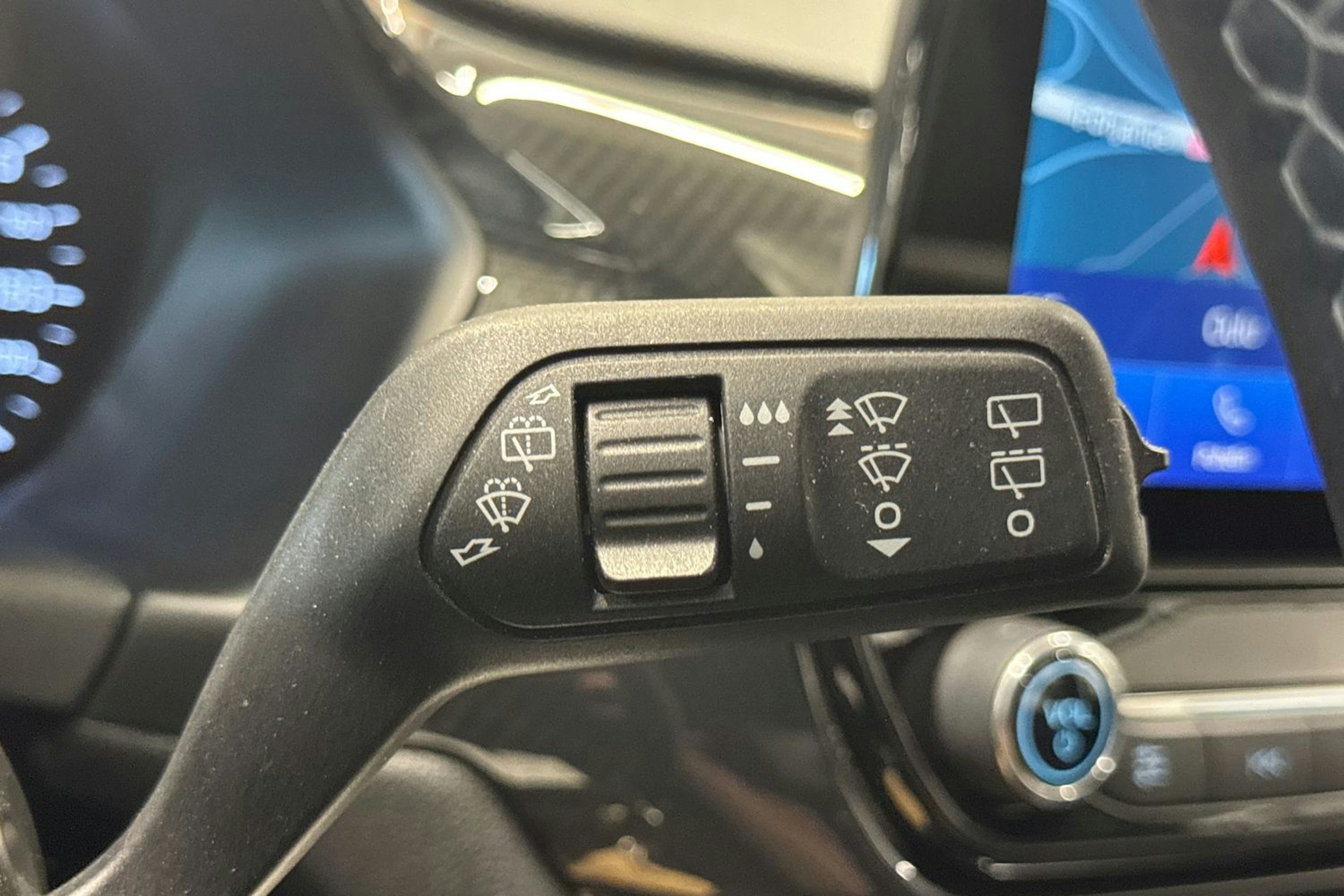 valkoinen Ford Fiesta 2019 kuva 19.