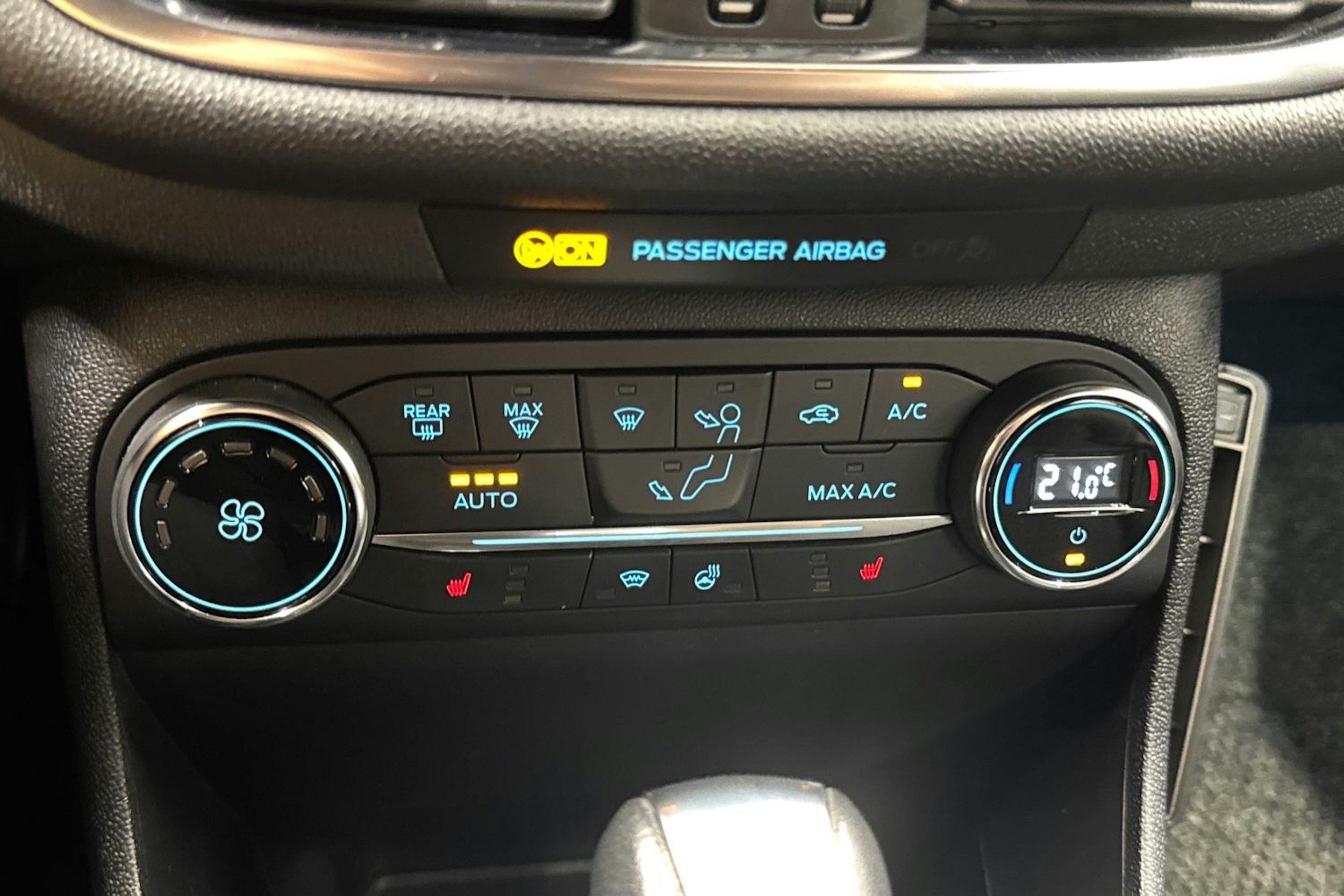 valkoinen Ford Fiesta 2019 kuva 24.