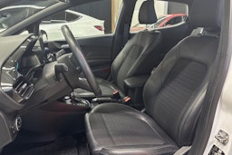 valkoinen Ford Fiesta 2019 kuva 27.
