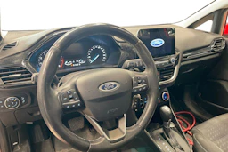 punainen Ford Fiesta 2019 kuva 3.