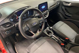 punainen Ford Fiesta 2020 kuva 3.