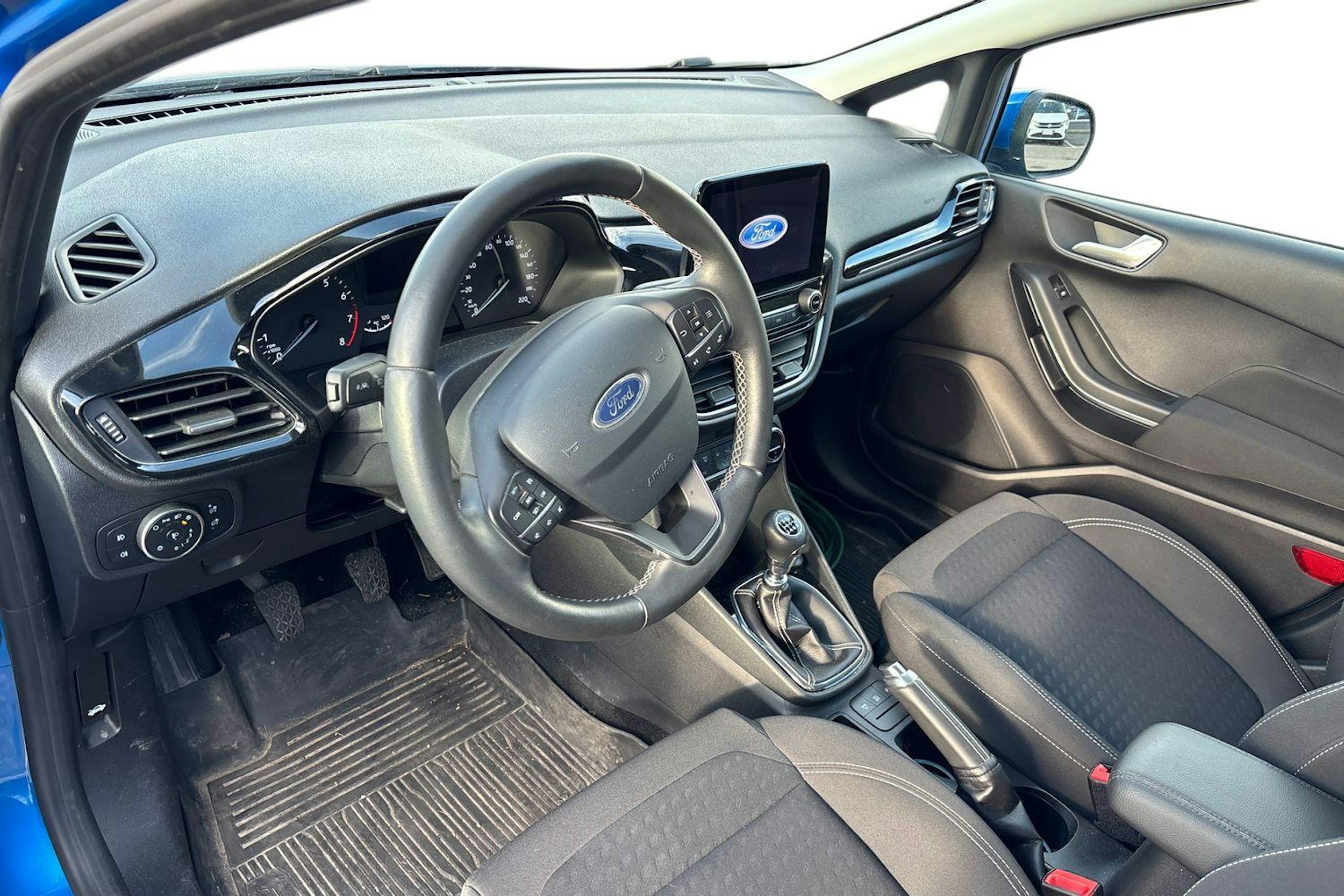 sininen Ford Fiesta 2020 kuva 3.