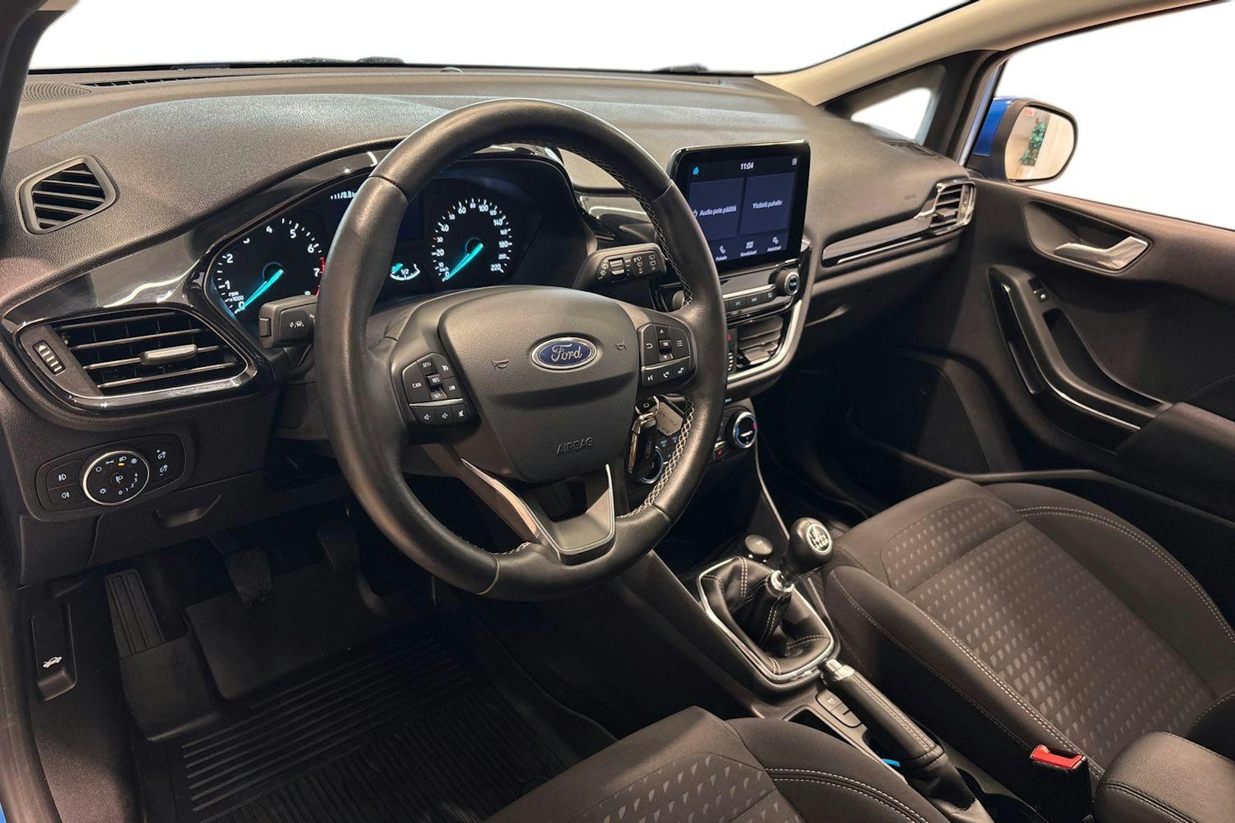 sininen Ford Fiesta 2020 kuva 6.