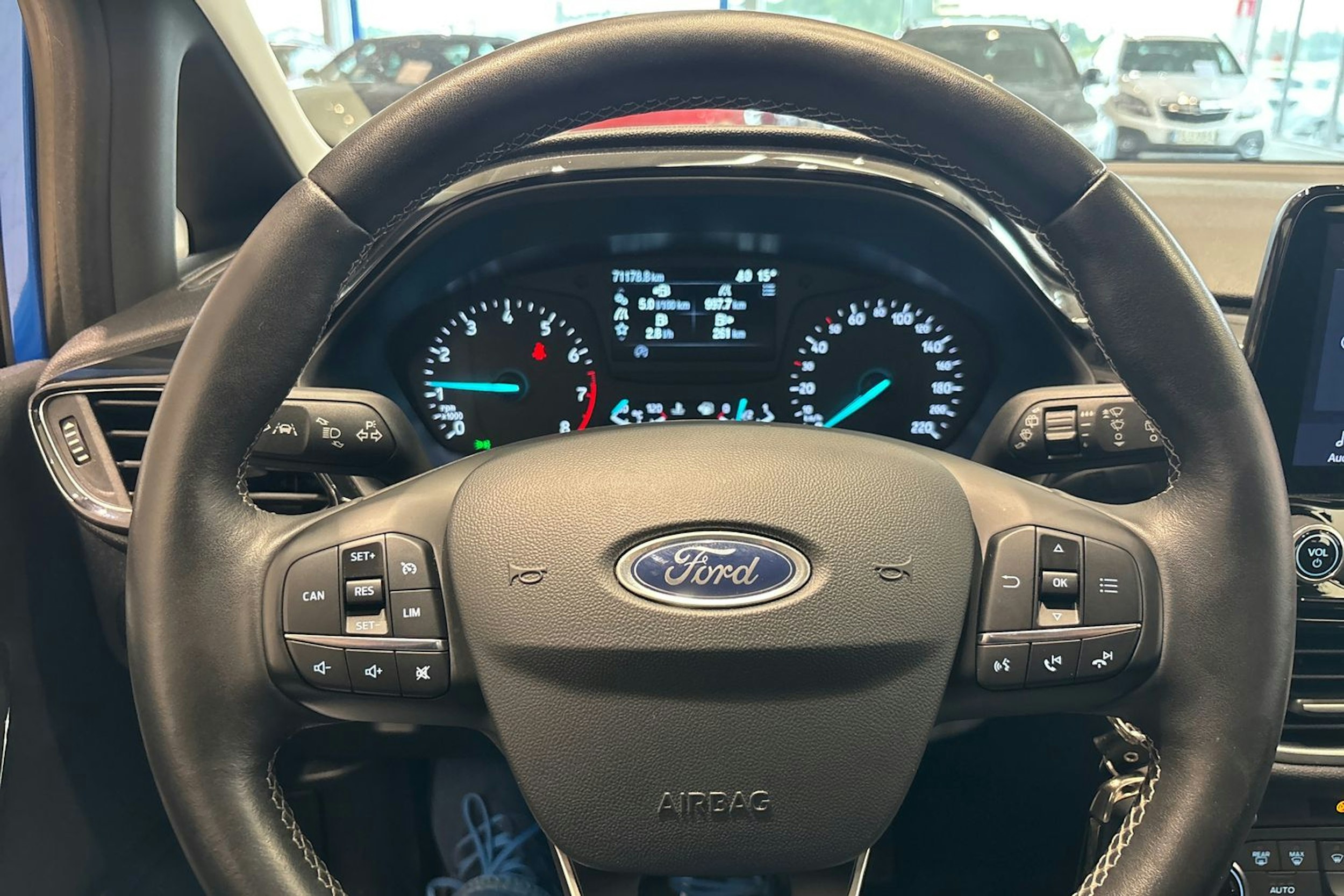 sininen Ford Fiesta 2020 kuva 11.
