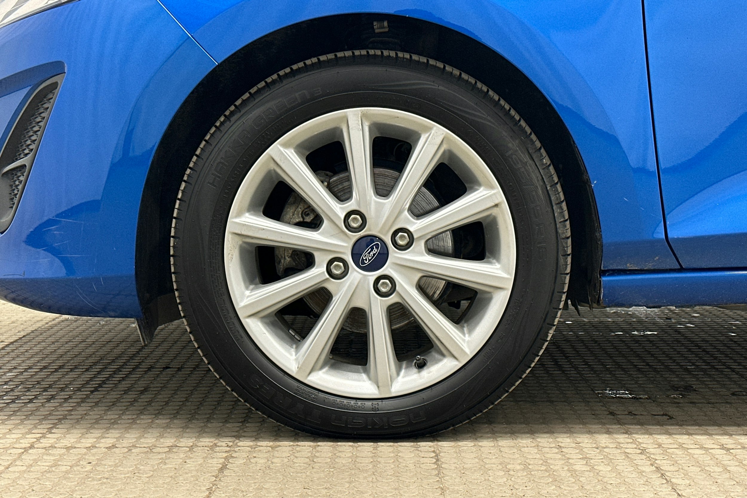 sininen Ford Fiesta 2020 kuva 11.