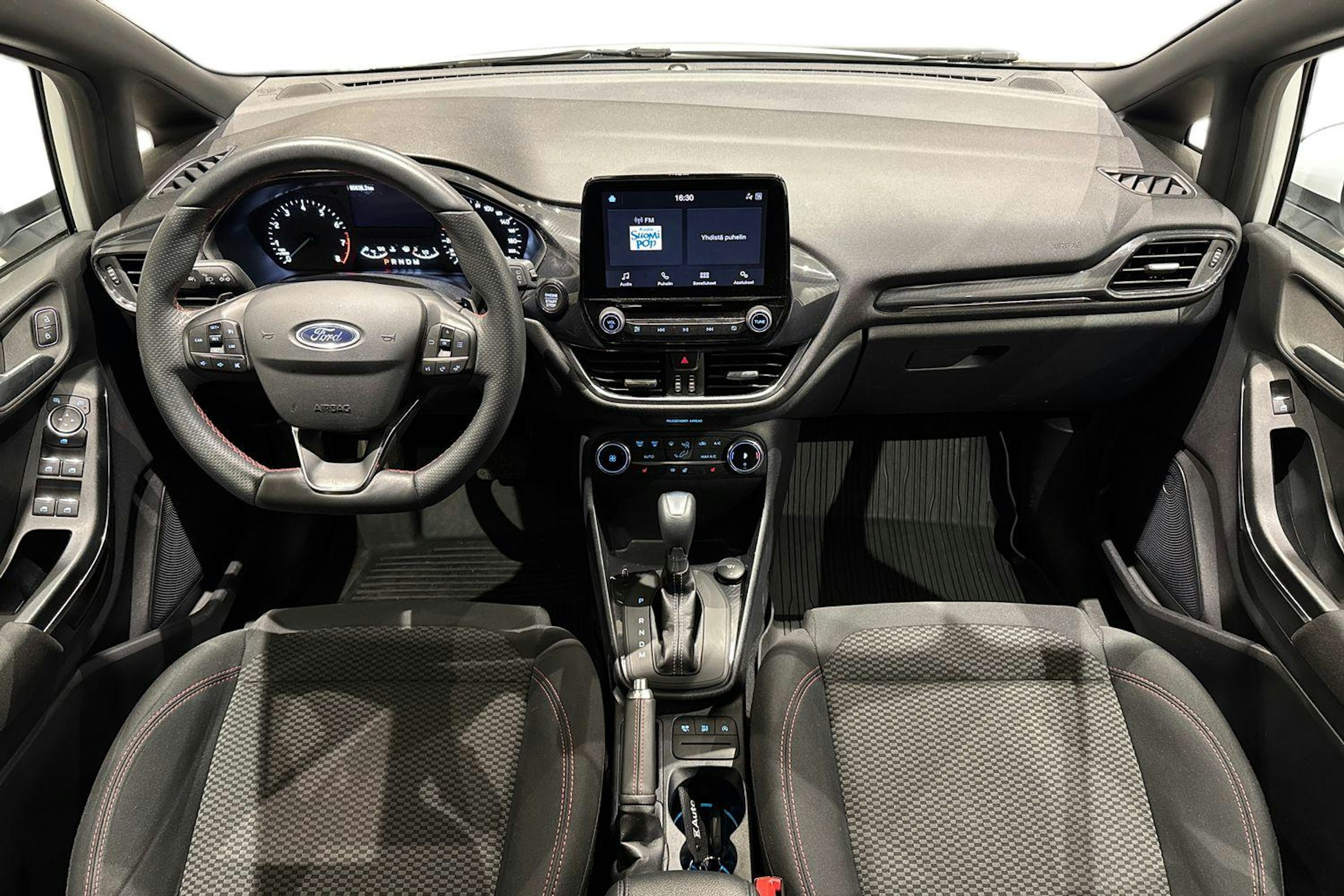 valkoinen Ford Fiesta 2020 kuva 9.