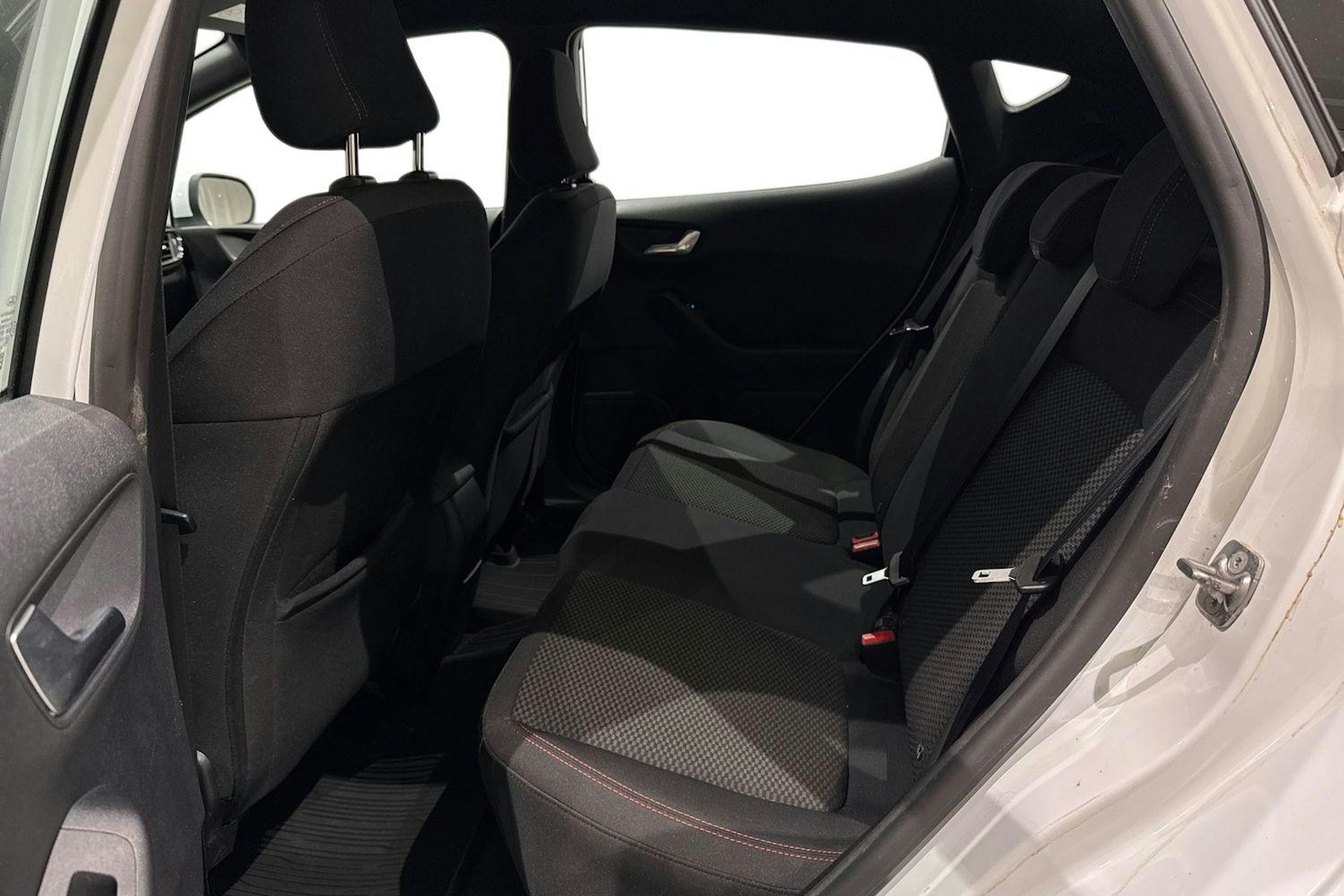 valkoinen Ford Fiesta 2020 kuva 10.