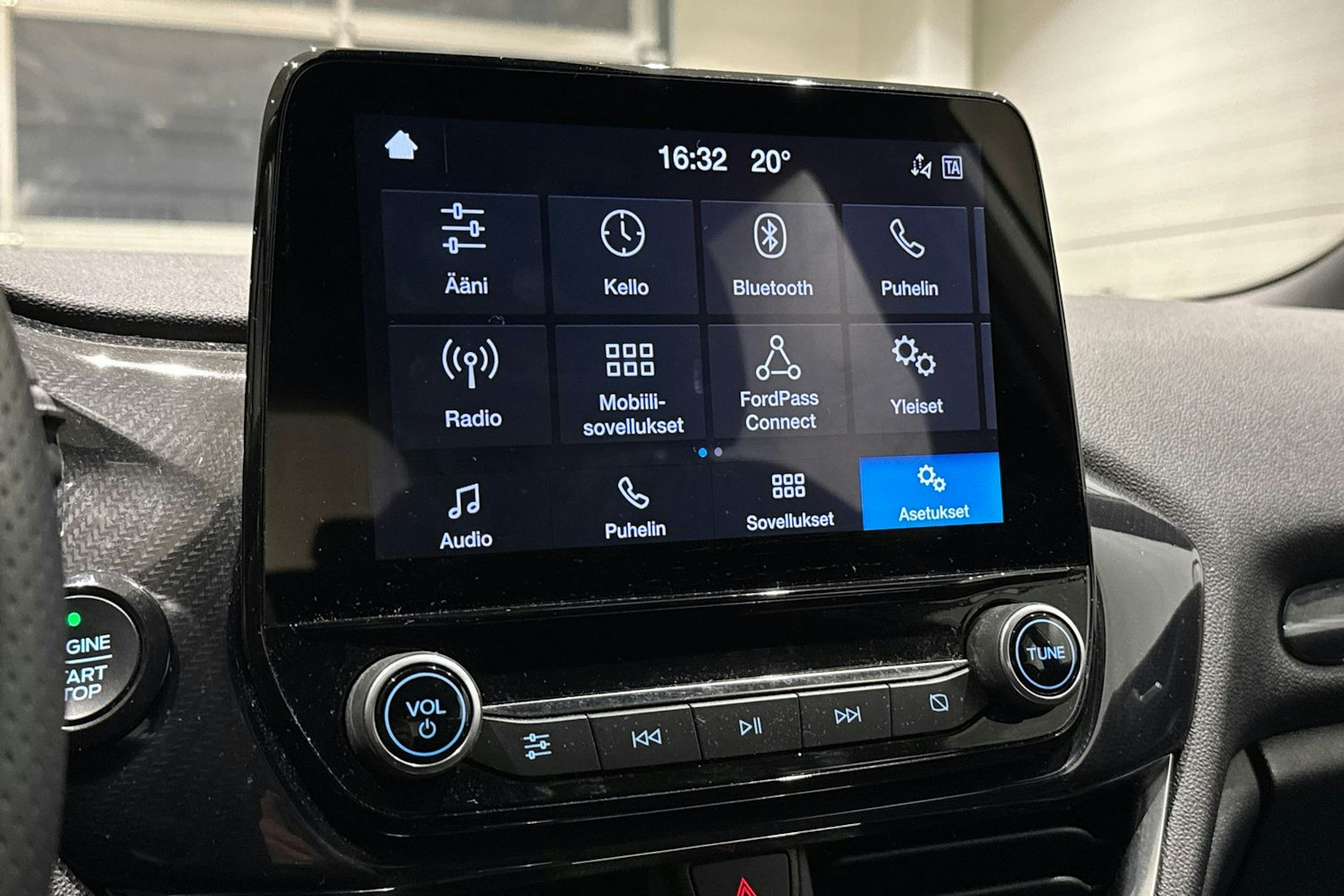 valkoinen Ford Fiesta 2020 kuva 21.