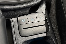 valkoinen Ford Fiesta 2020 kuva 24.