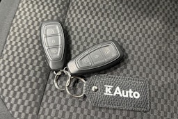 valkoinen Ford Fiesta 2020 kuva 25.