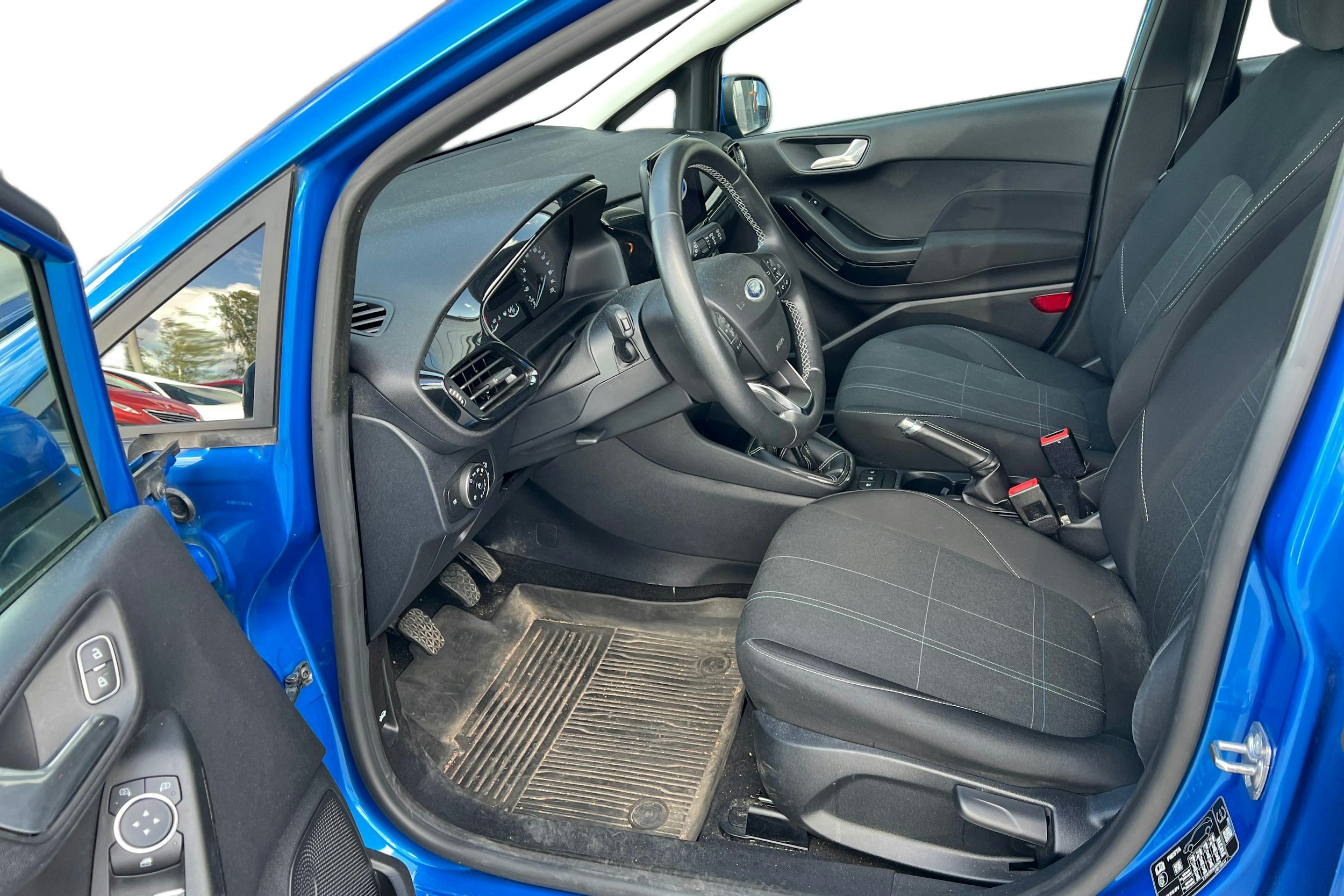 sininen Ford Fiesta 2020 kuva 3.