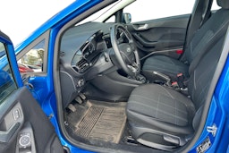 sininen Ford Fiesta 2020 kuva 3.