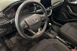 valkoinen Ford Fiesta 2021 kuva 7.