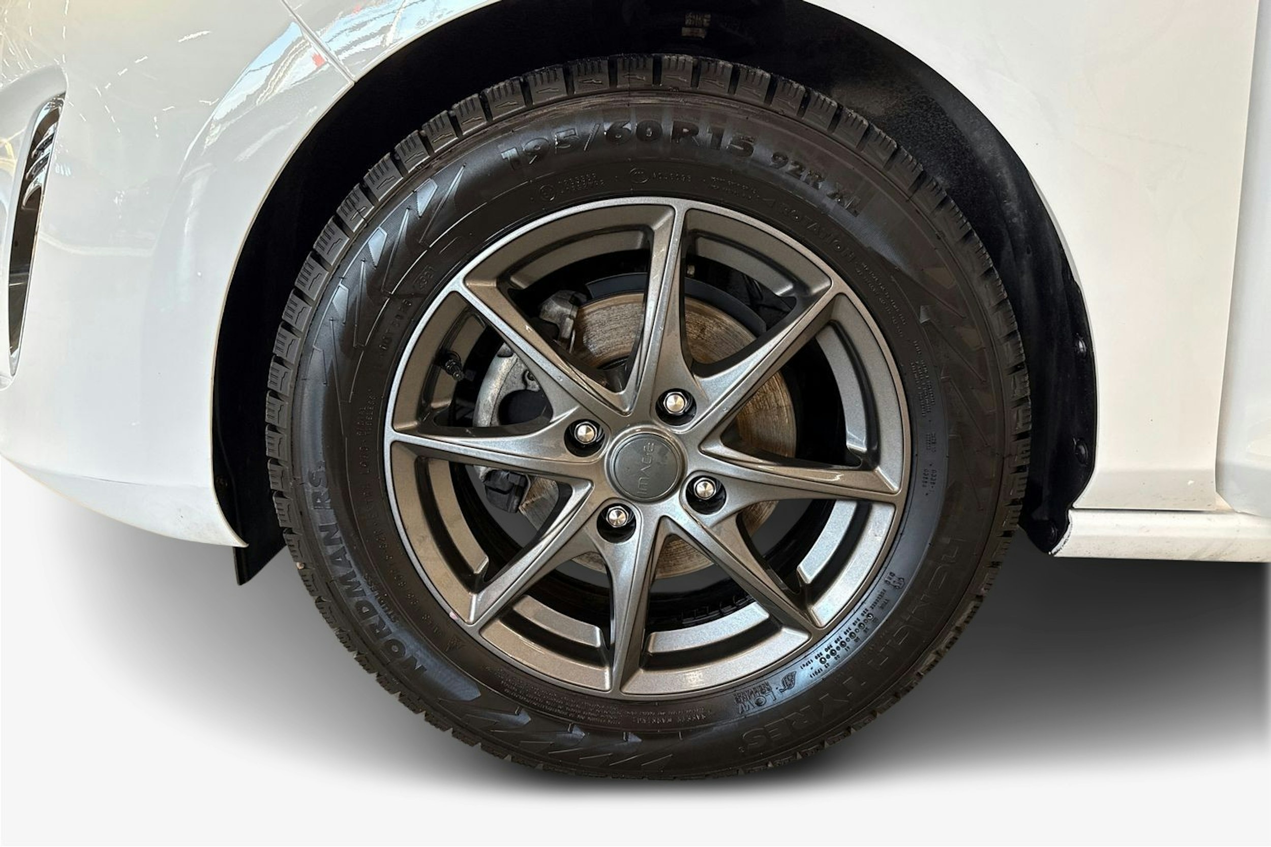 valkoinen Ford Fiesta 2021 kuva 11.