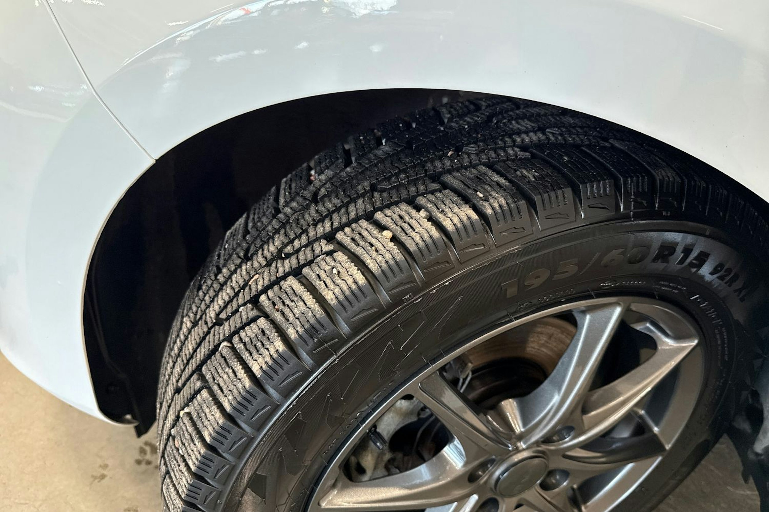 valkoinen Ford Fiesta 2021 kuva 13.