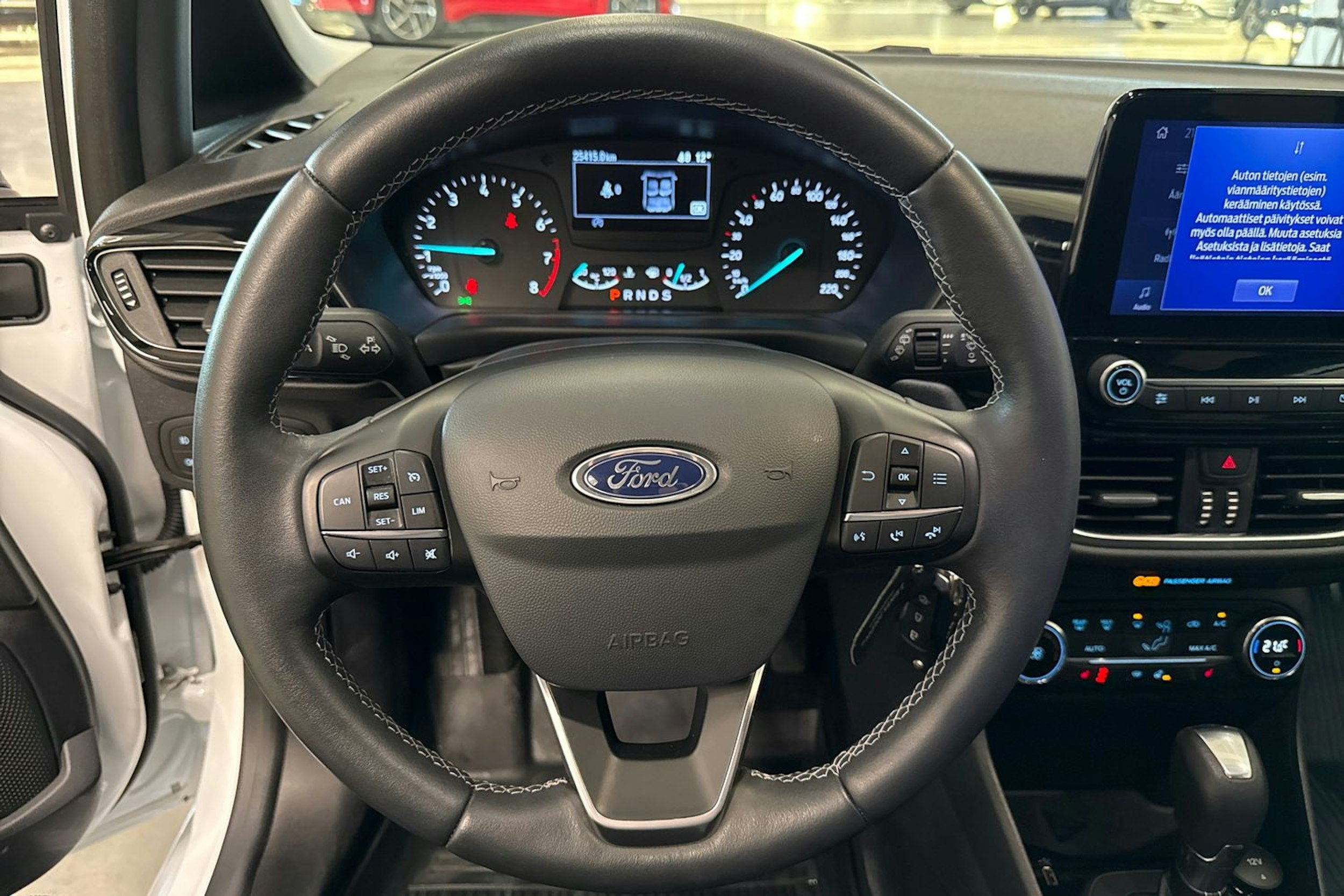 valkoinen Ford Fiesta 2021 kuva 16.