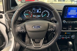 valkoinen Ford Fiesta 2021 kuva 16.