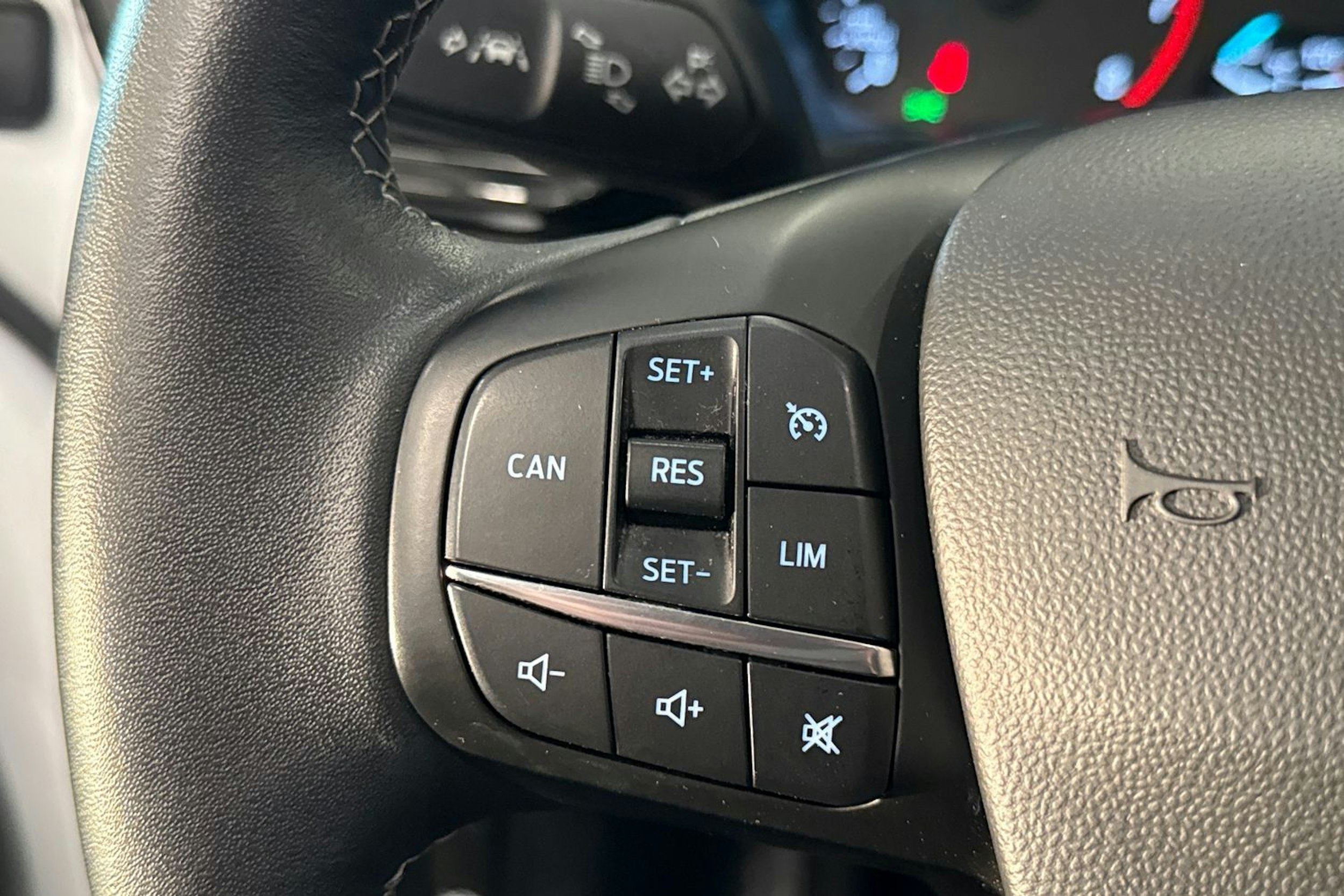 valkoinen Ford Fiesta 2021 kuva 17.