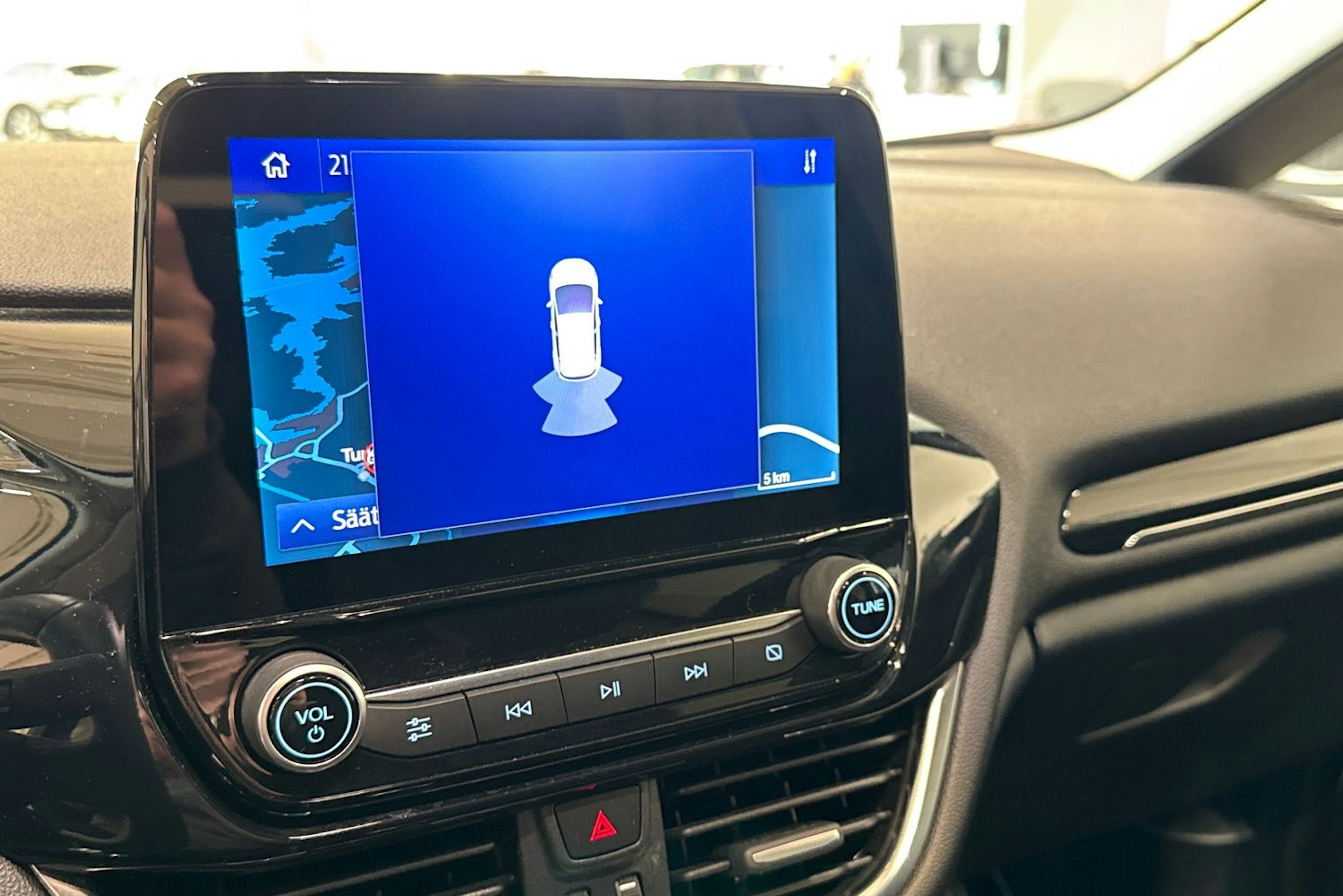 valkoinen Ford Fiesta 2021 kuva 22.