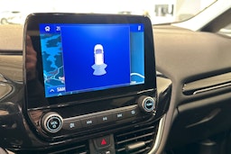 valkoinen Ford Fiesta 2021 kuva 22.