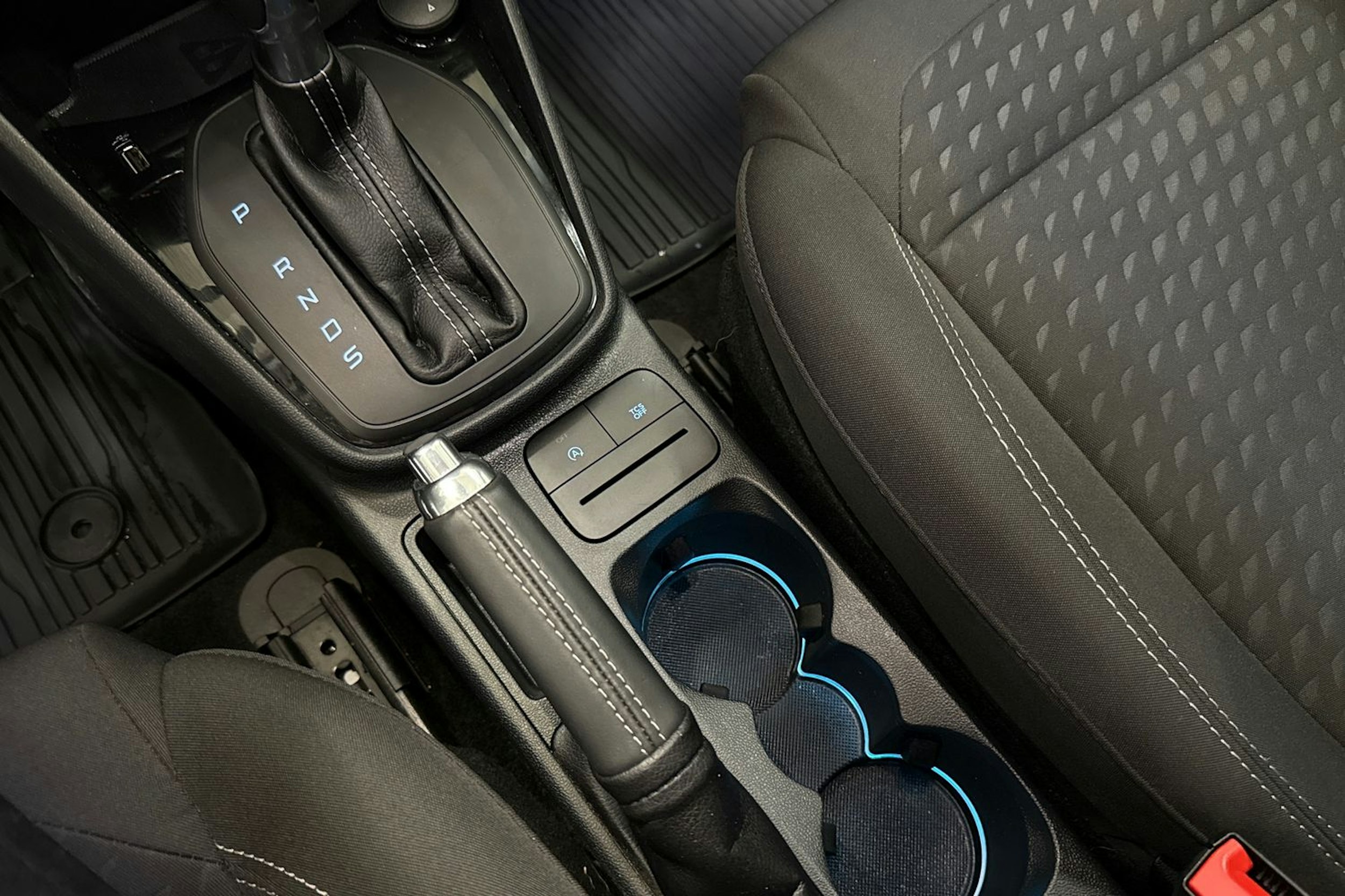 valkoinen Ford Fiesta 2021 kuva 24.