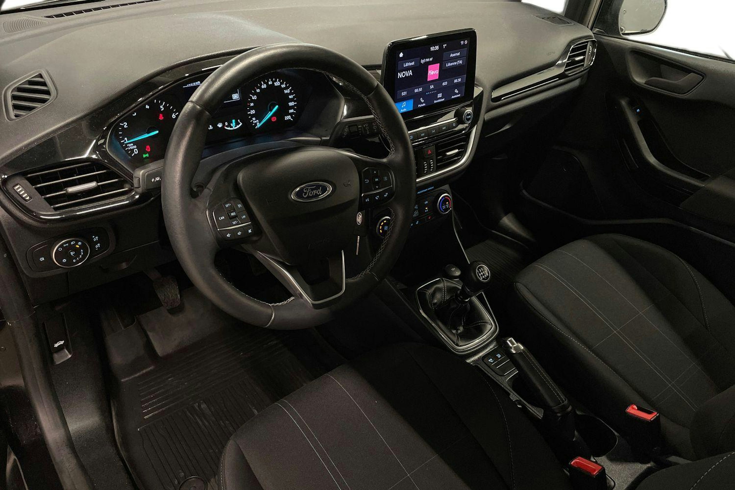 musta Ford Fiesta 2021 kuva 7.