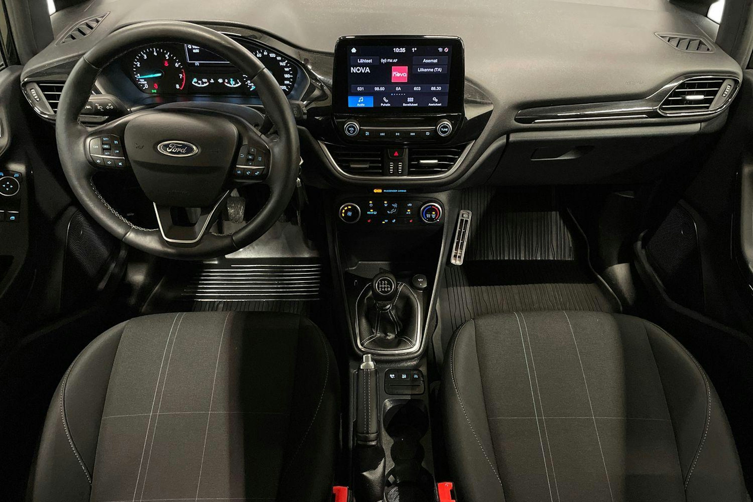 musta Ford Fiesta 2021 kuva 9.