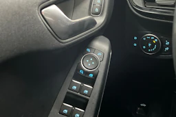 Punainen Ford FIESTA 2021 kuva 16.