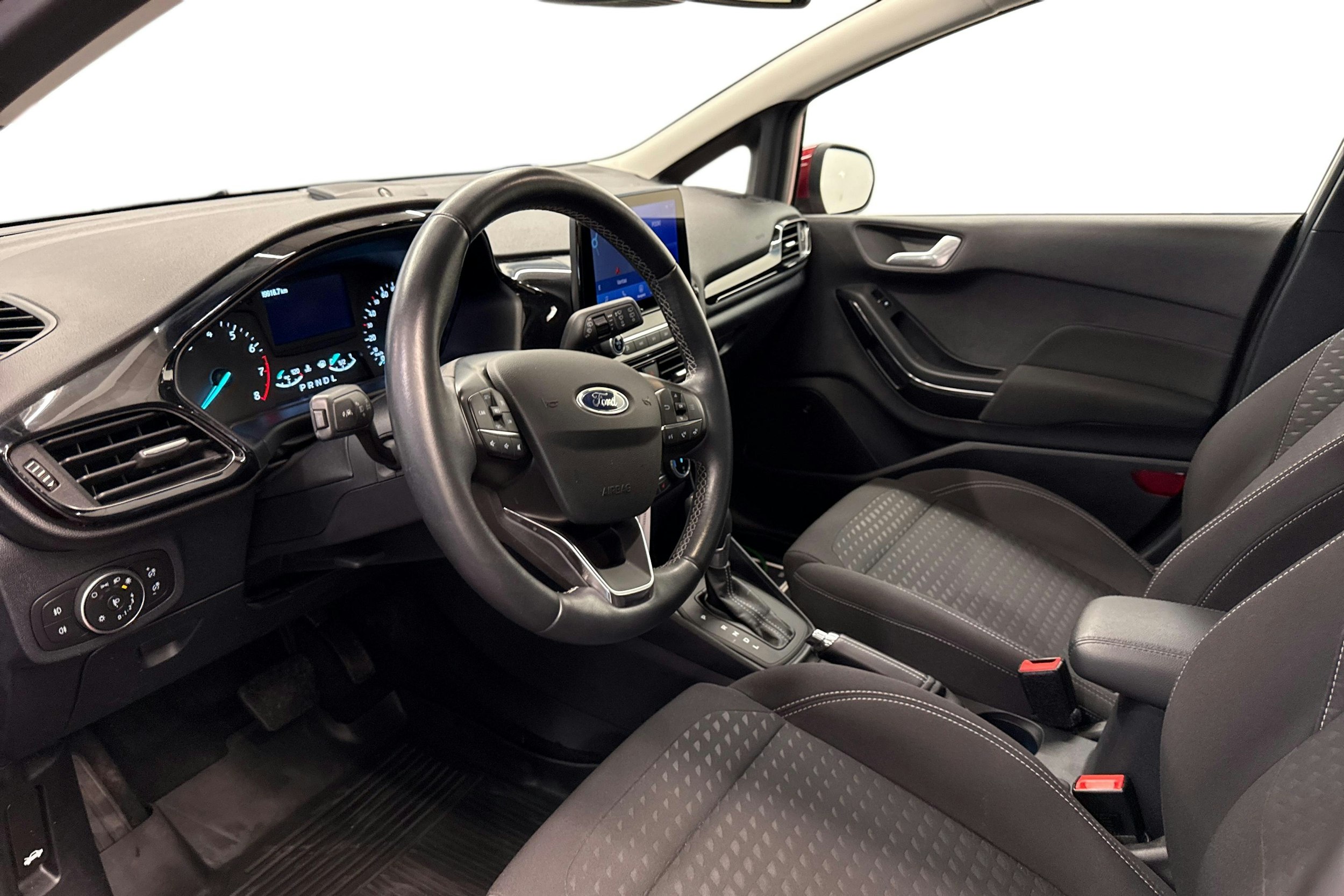 punainen Ford Fiesta 2021 kuva 7.