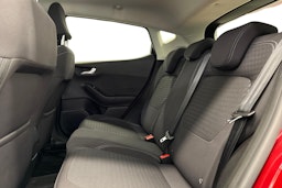 punainen Ford Fiesta 2021 kuva 10.