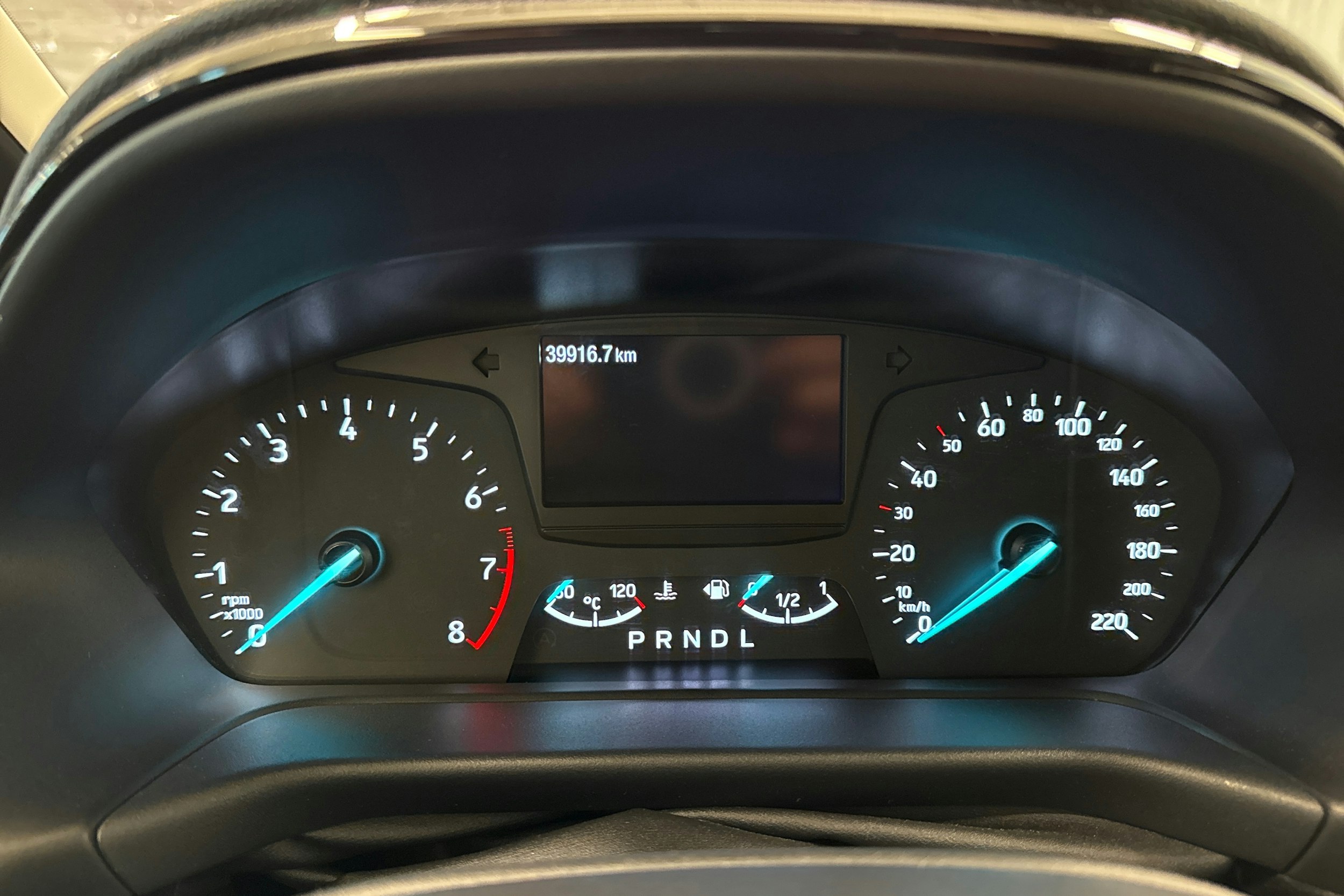 punainen Ford Fiesta 2021 kuva 14.