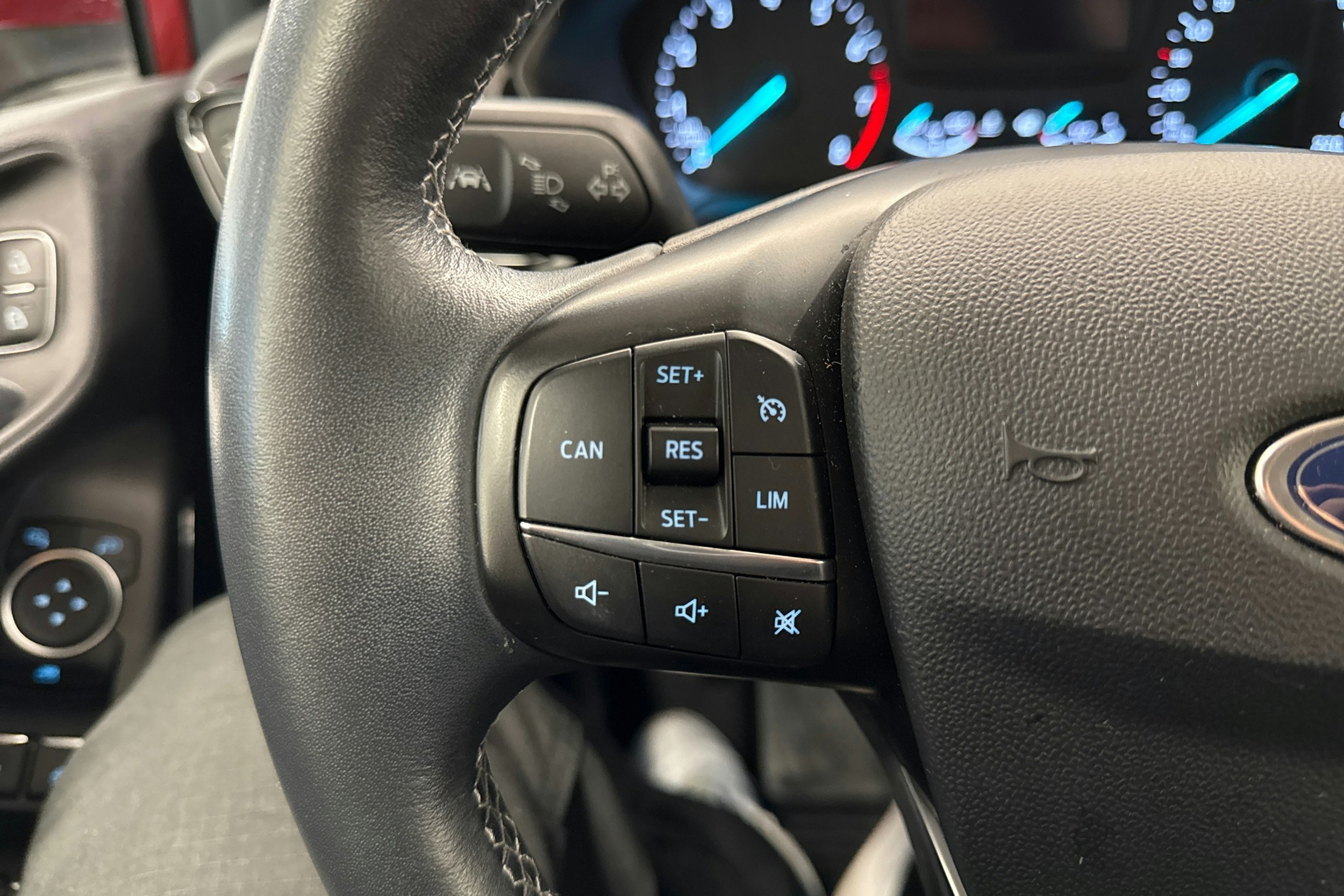 punainen Ford Fiesta 2021 kuva 16.